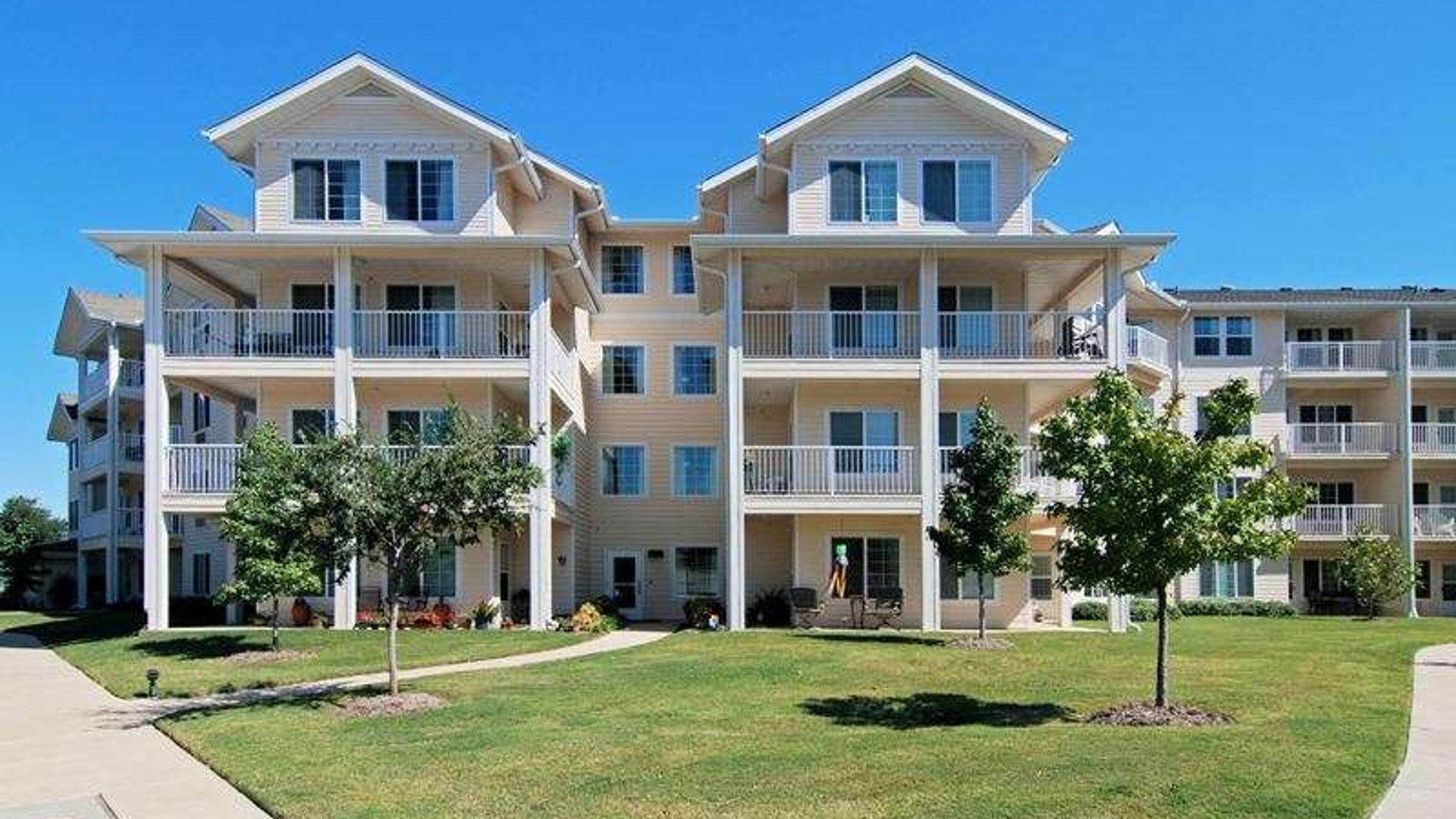 System.Collections.Generic.List`1[AFS.Common.Models.Photo] - Image 1