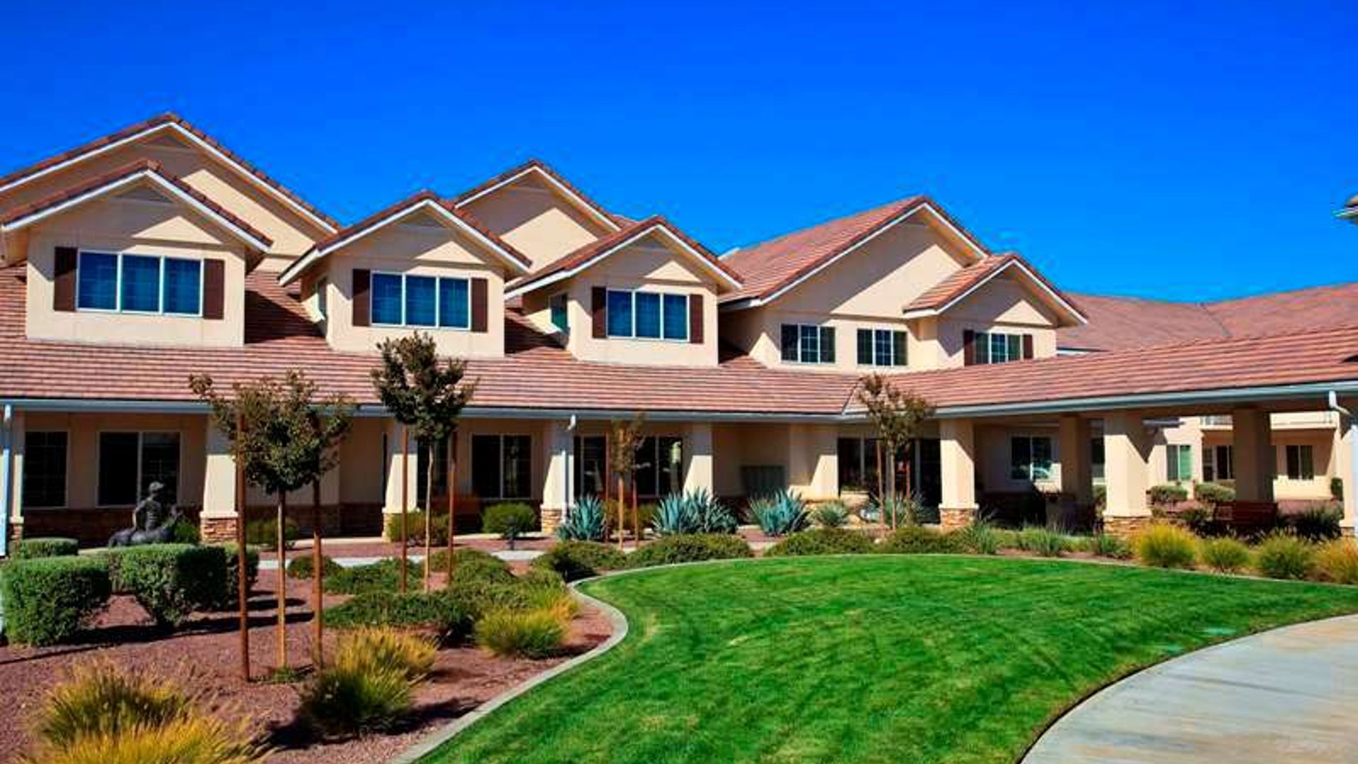 System.Collections.Generic.List`1[AFS.Common.Models.Photo] - Image 1