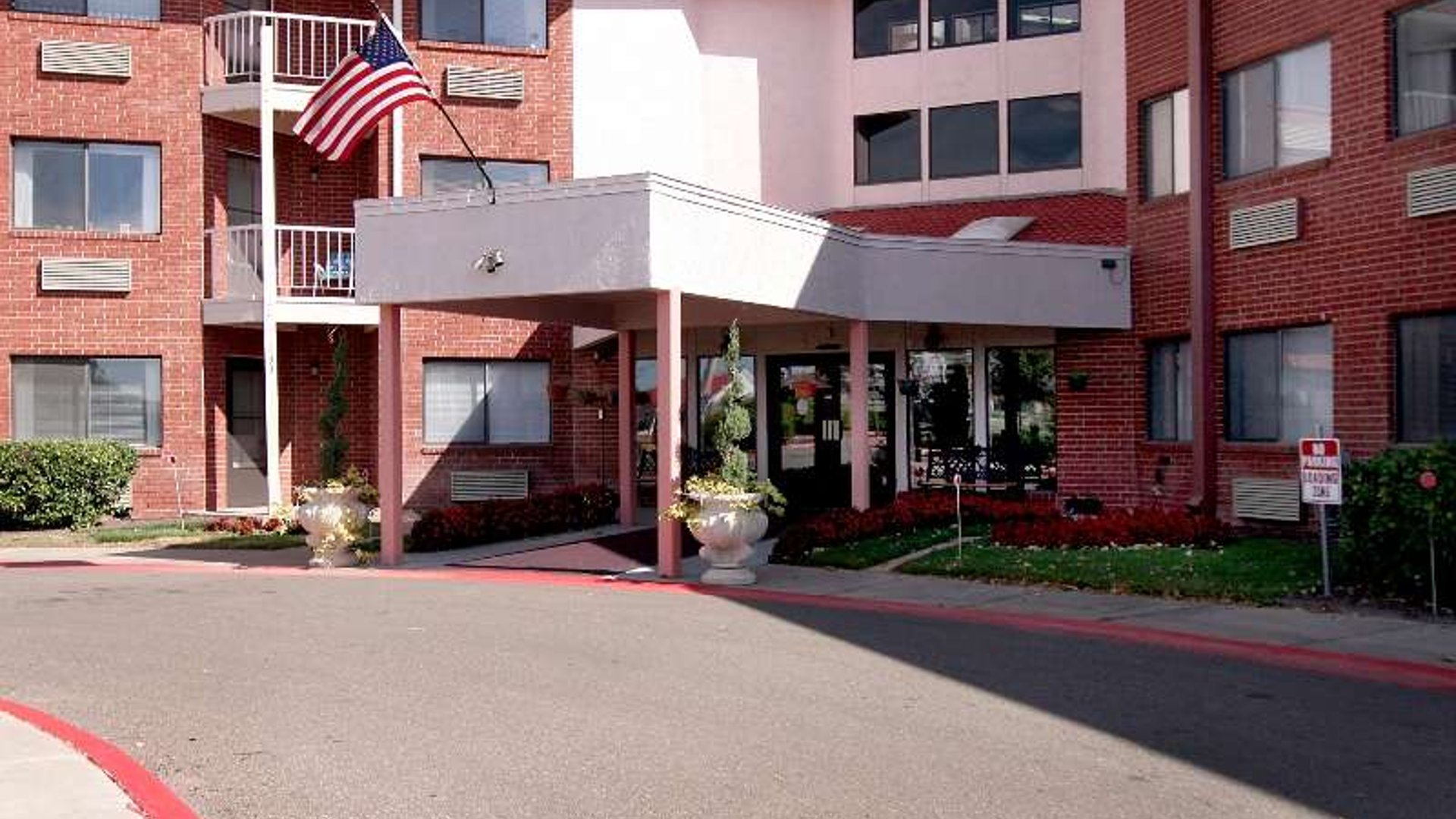 System.Collections.Generic.List`1[AFS.Common.Models.Photo] - Image 1