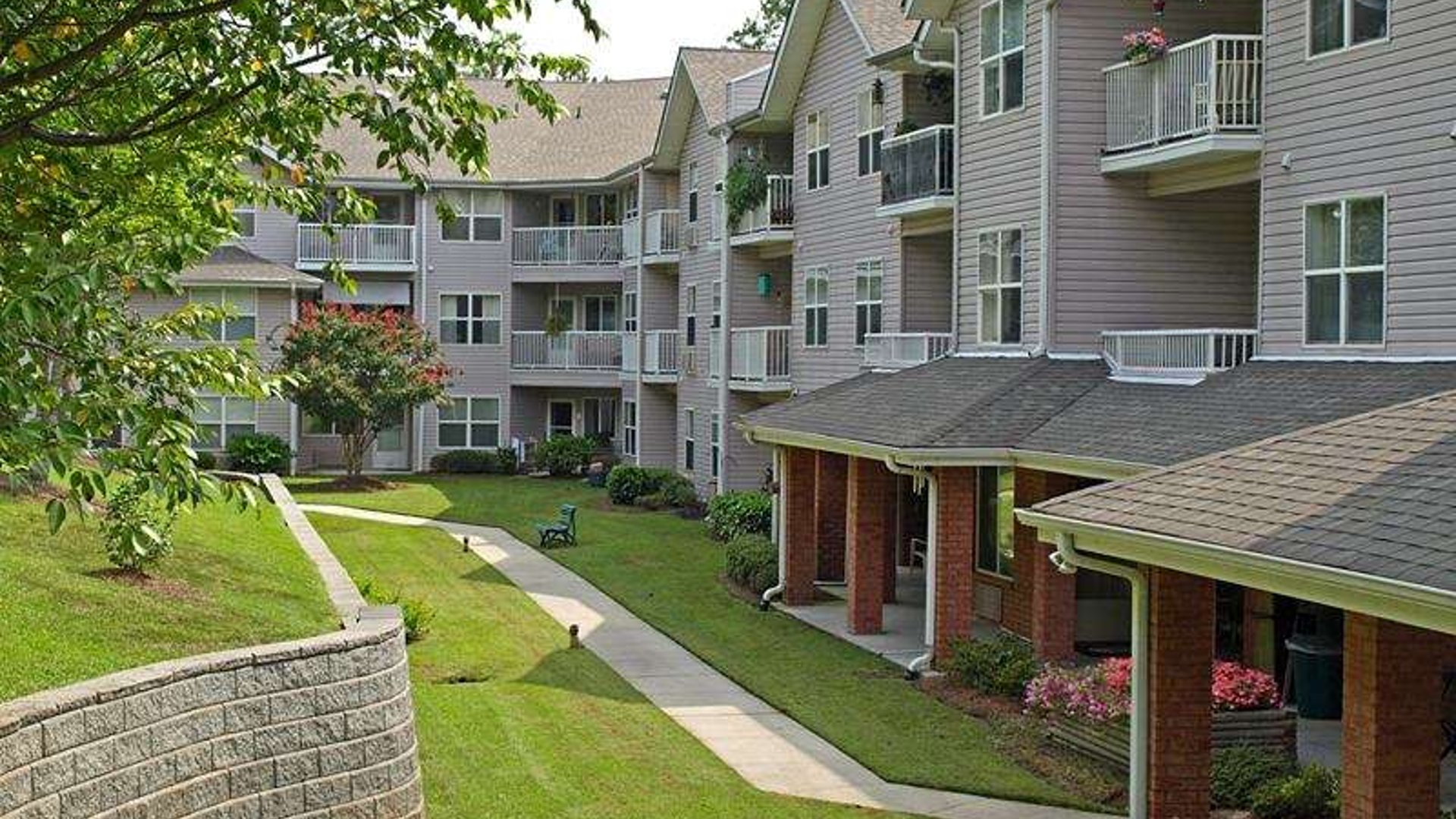 System.Collections.Generic.List`1[AFS.Common.Models.Photo] - Image 1