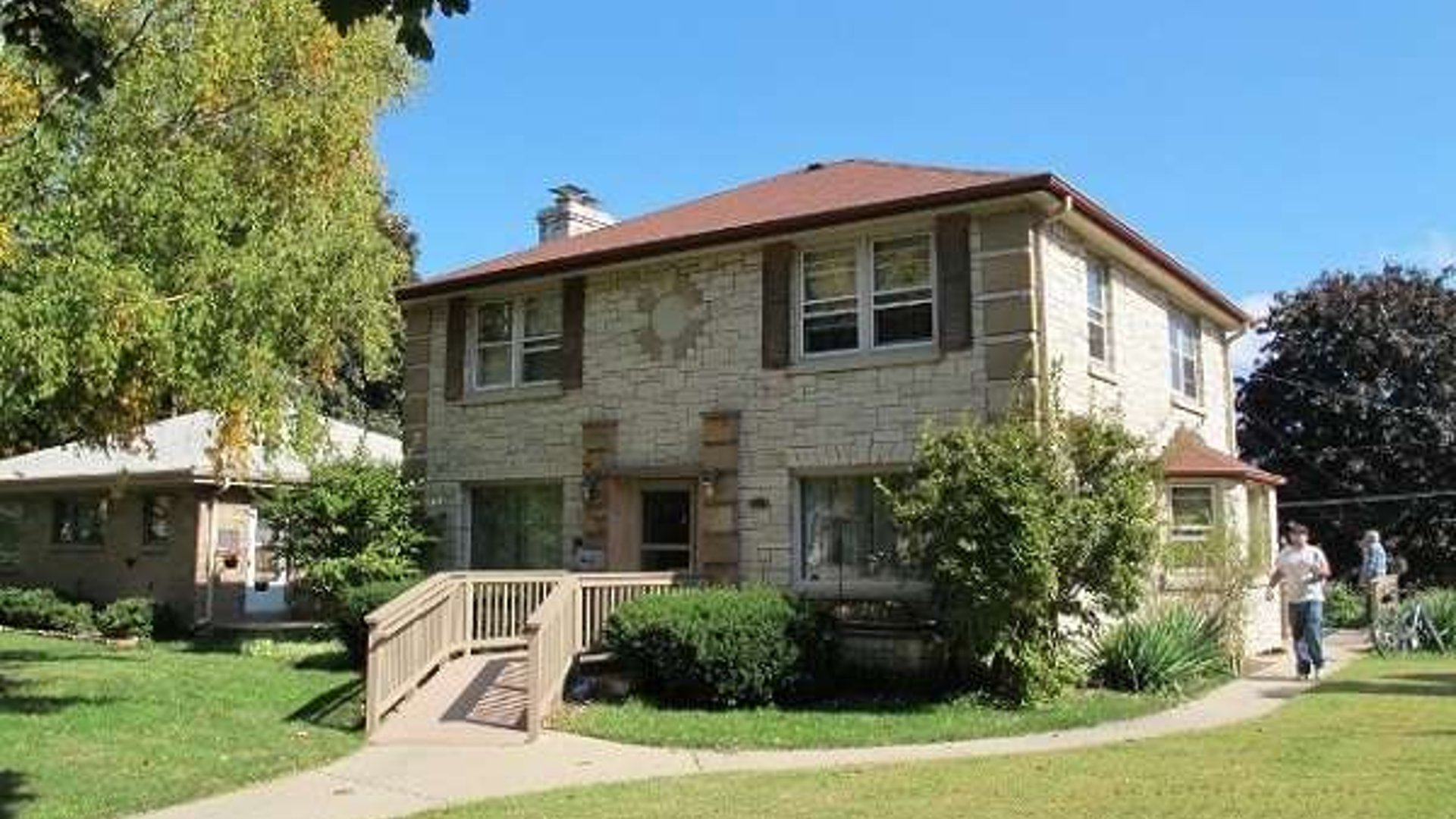 System.Collections.Generic.List`1[AFS.Common.Models.Photo] - Image 1