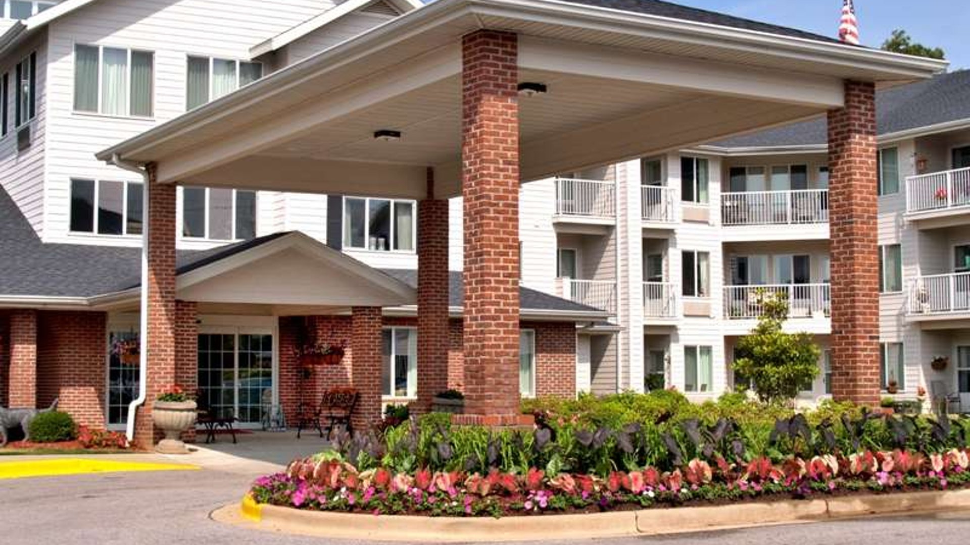 System.Collections.Generic.List`1[AFS.Common.Models.Photo] - Image 1