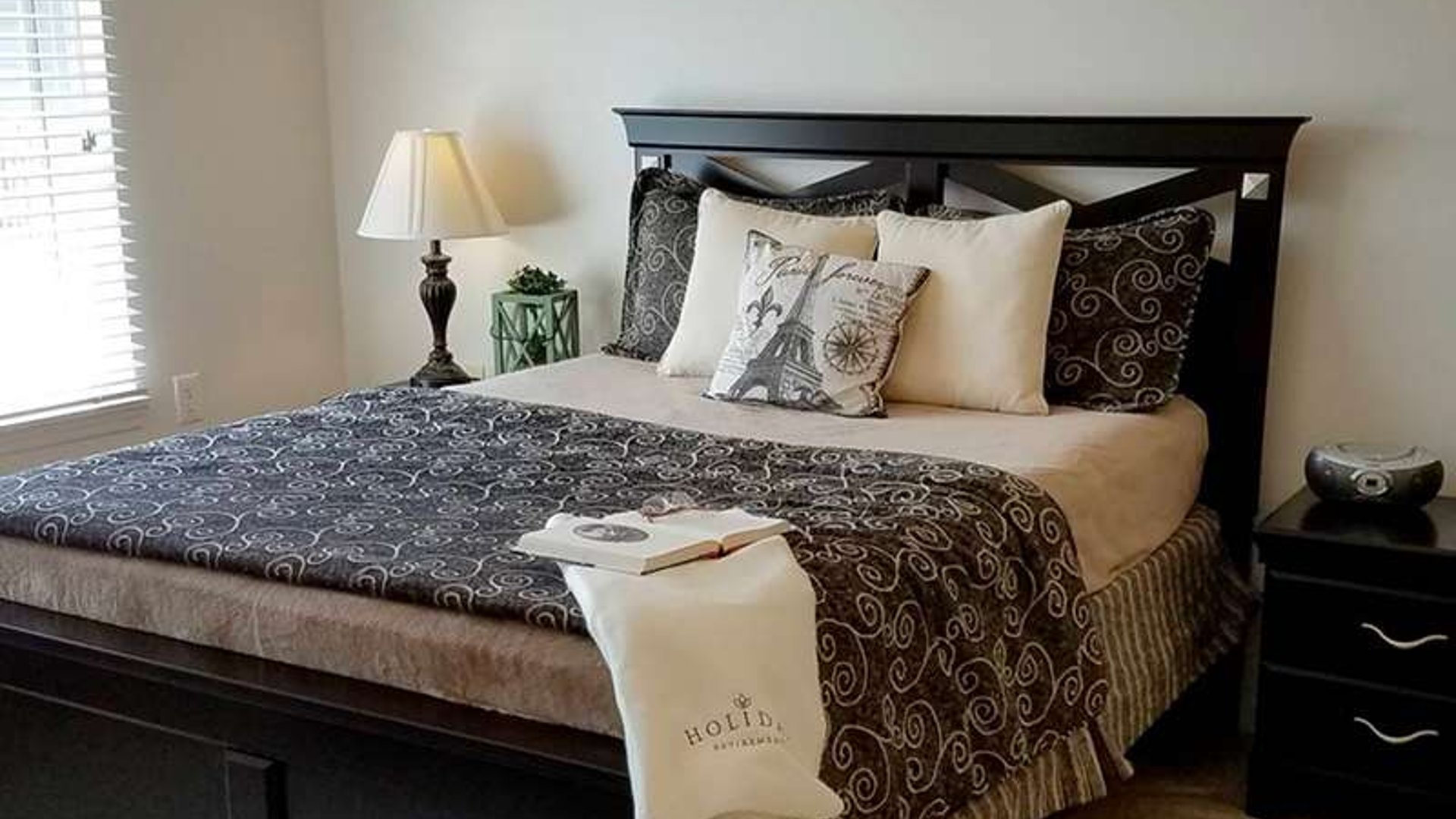 System.Collections.Generic.List`1[AFS.Common.Models.Photo] - Image 6