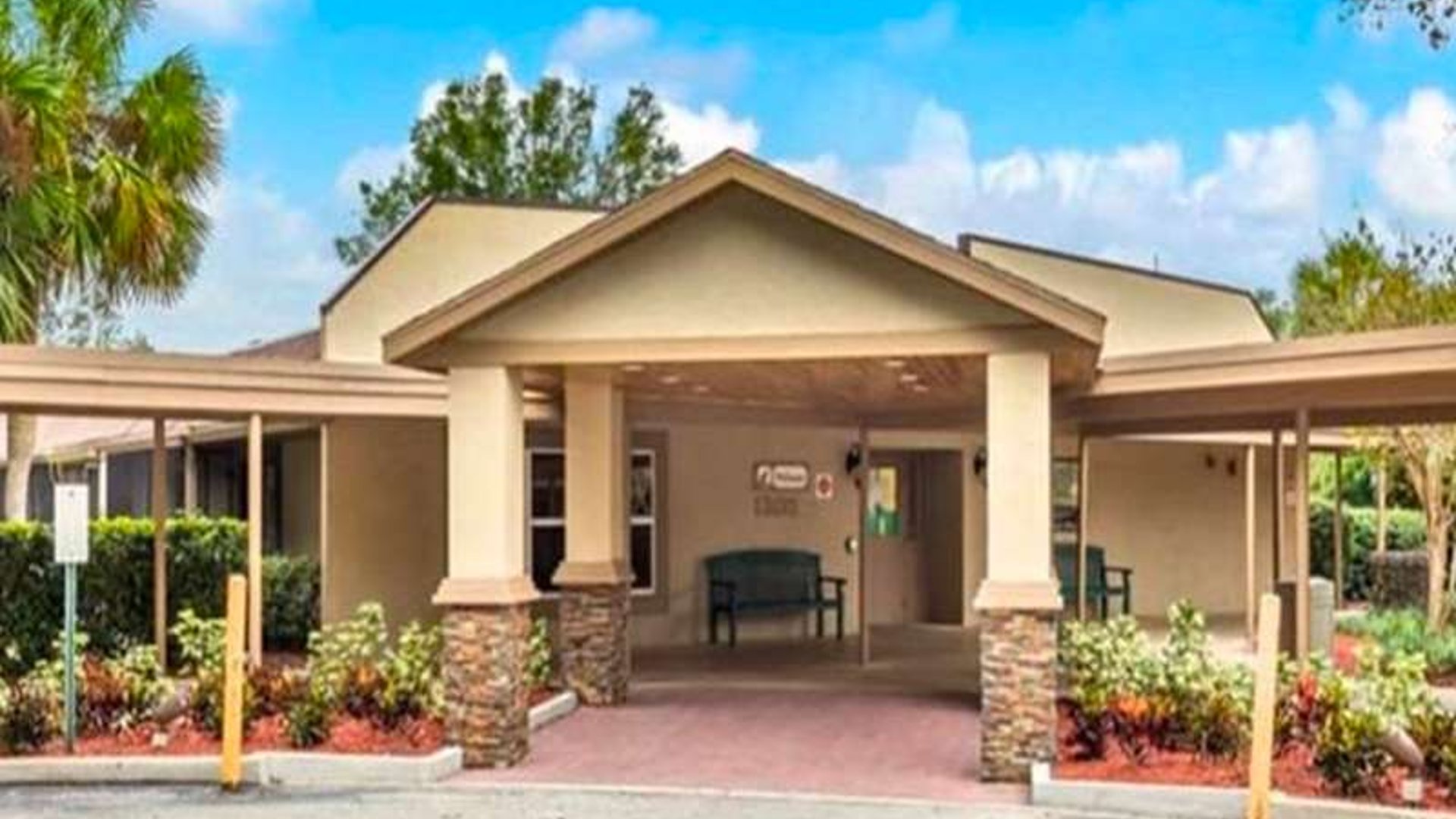 System.Collections.Generic.List`1[AFS.Common.Models.Photo] - Image 1