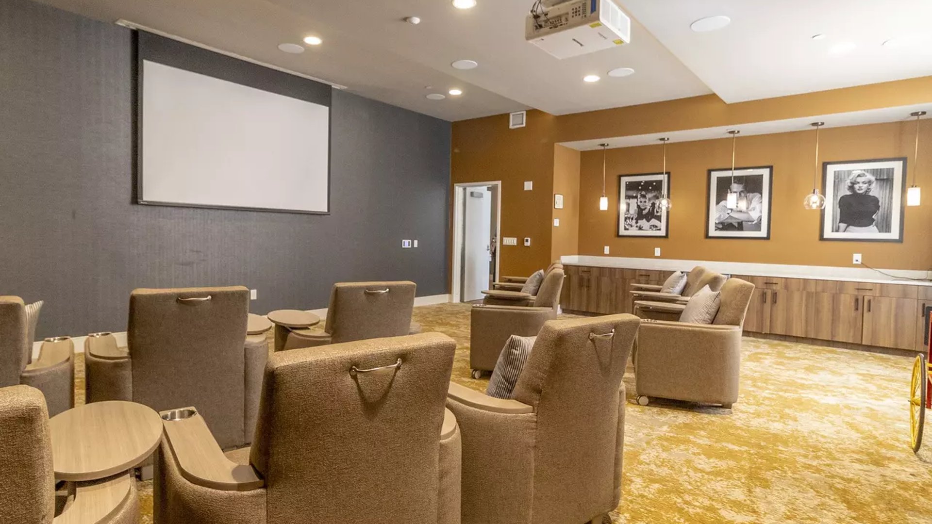 System.Collections.Generic.List`1[AFS.Common.Models.Photo] - Image 4