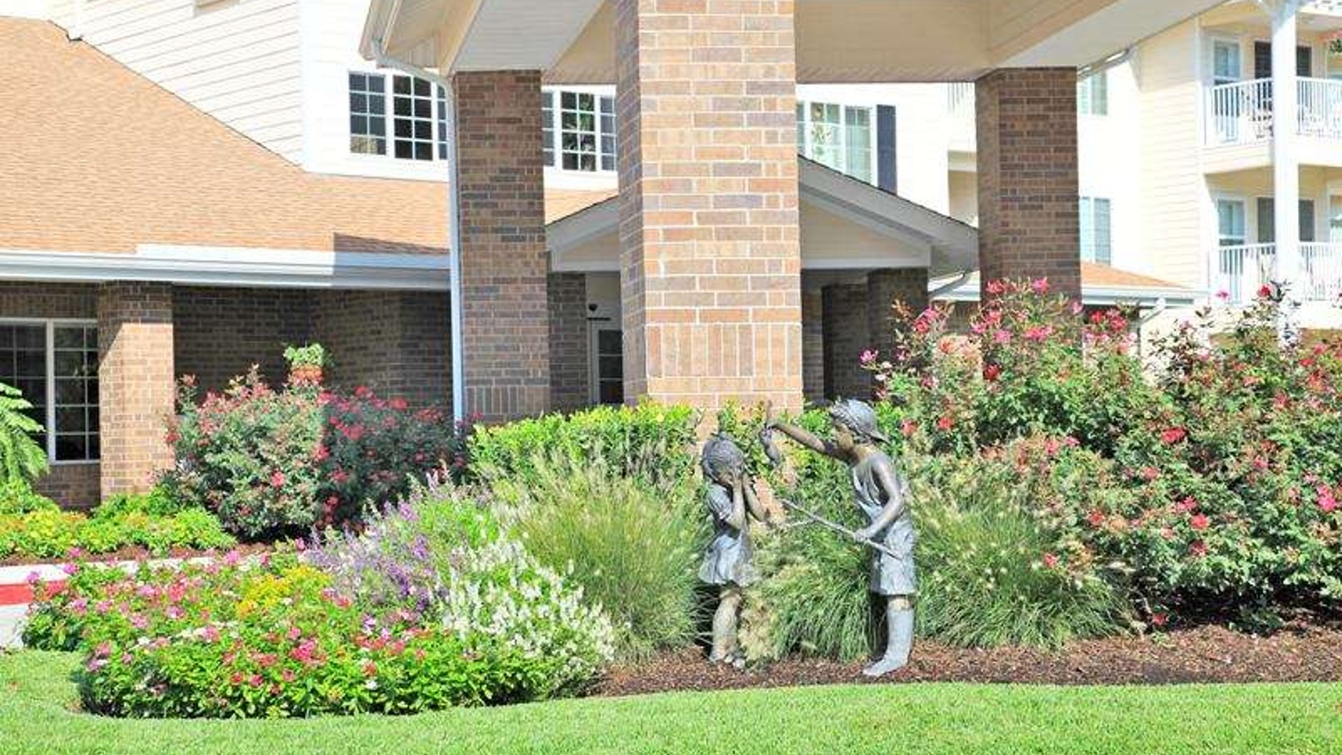 System.Collections.Generic.List`1[AFS.Common.Models.Photo] - Image 1