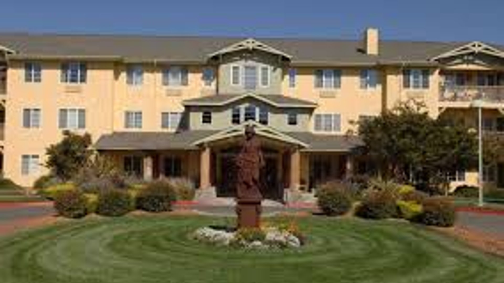 System.Collections.Generic.List`1[AFS.Common.Models.Photo] - Image 1