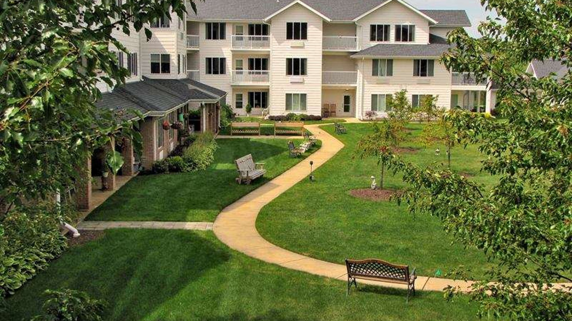 System.Collections.Generic.List`1[AFS.Common.Models.Photo] - Image 6