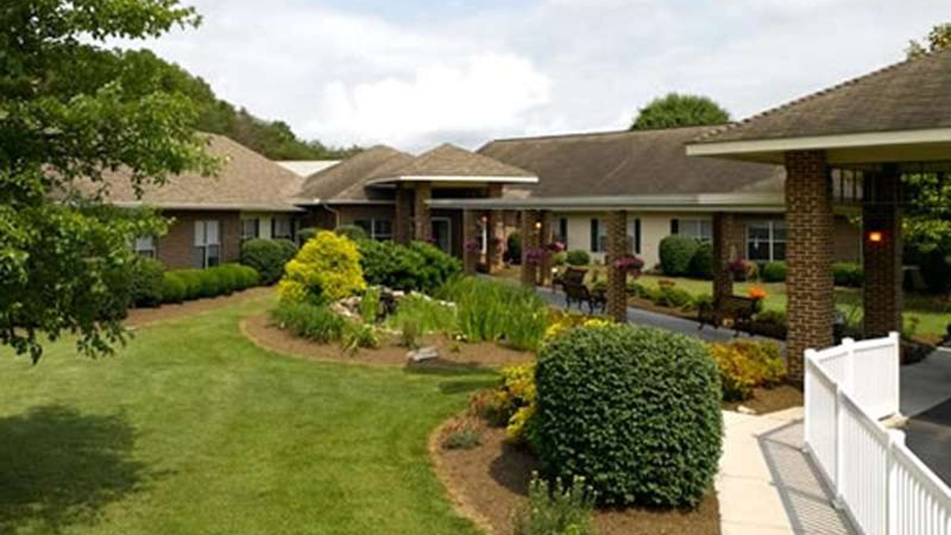 System.Collections.Generic.List`1[AFS.Common.Models.Photo] - Image 1