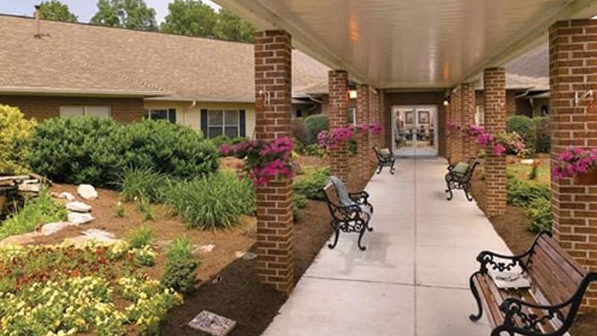 System.Collections.Generic.List`1[AFS.Common.Models.Photo] - Image 2