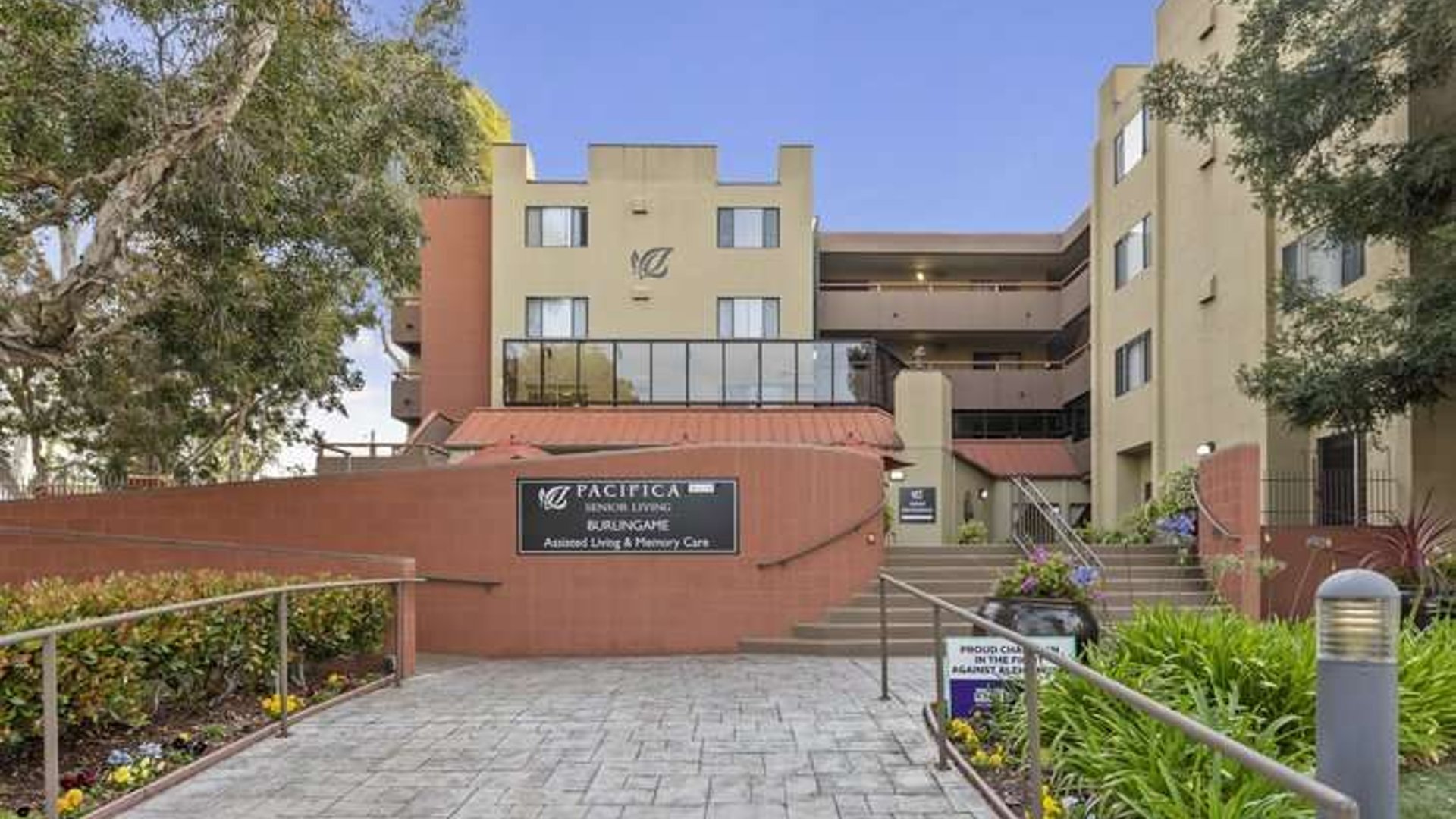 System.Collections.Generic.List`1[AFS.Common.Models.Photo] - Image 1