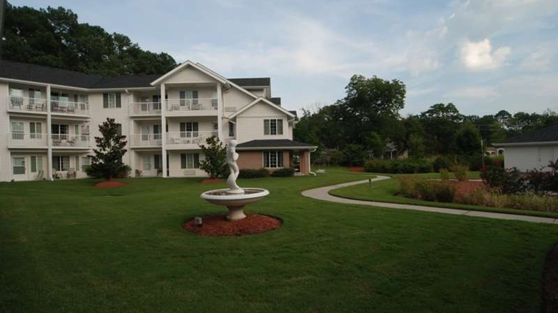 System.Collections.Generic.List`1[AFS.Common.Models.Photo] - Image 1