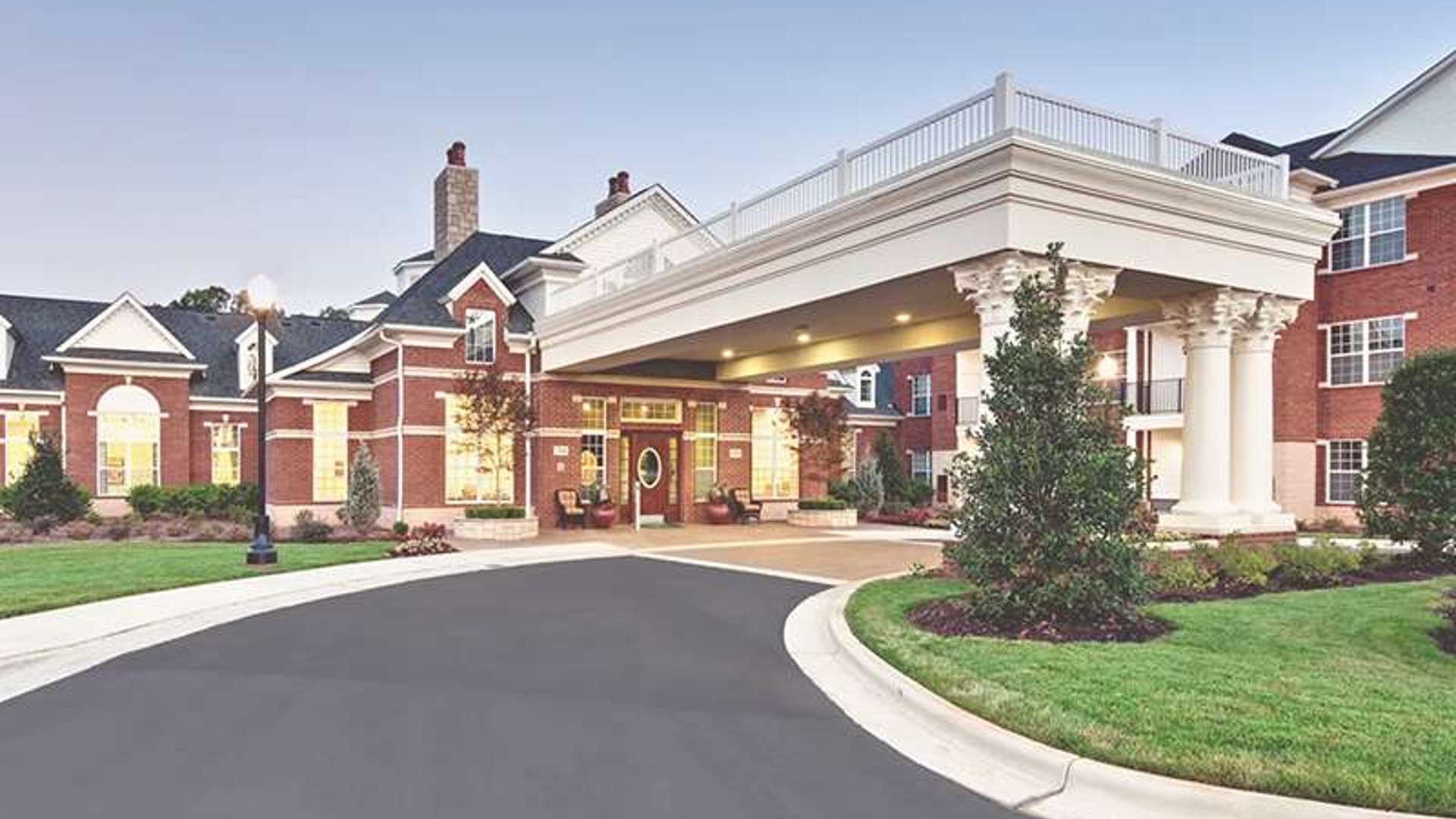 System.Collections.Generic.List`1[AFS.Common.Models.Photo] - Image 1