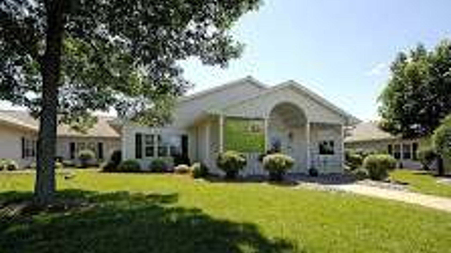 System.Collections.Generic.List`1[AFS.Common.Models.Photo] - Image 1