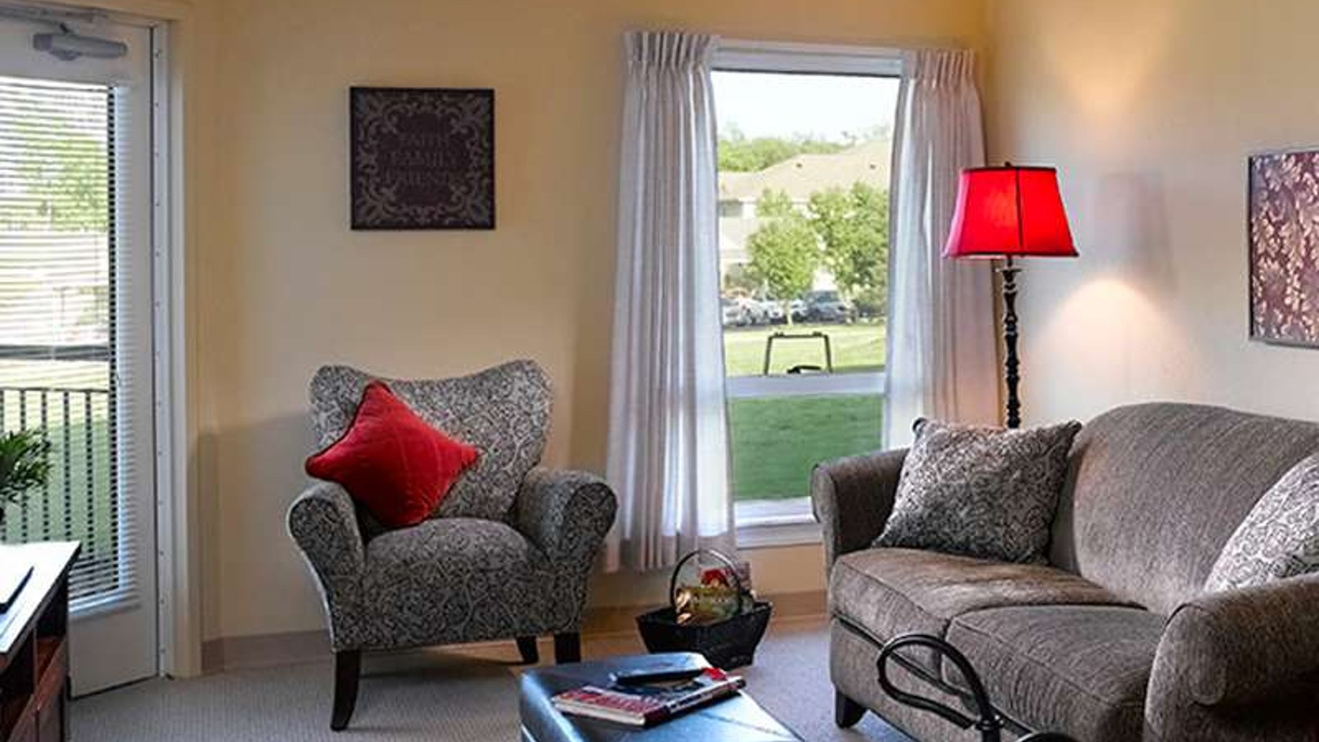 System.Collections.Generic.List`1[AFS.Common.Models.Photo] - Image 6