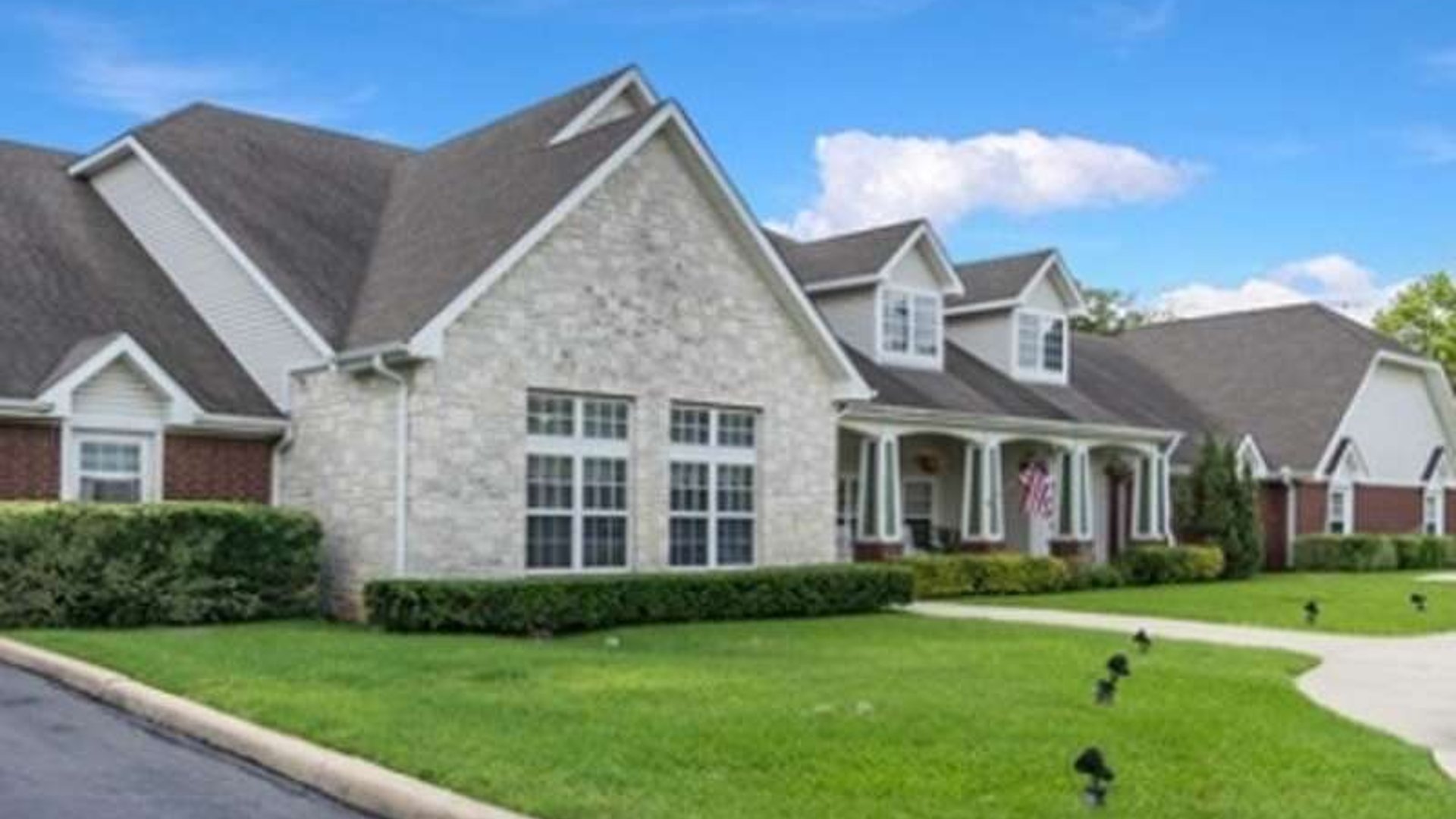 System.Collections.Generic.List`1[AFS.Common.Models.Photo] - Image 1