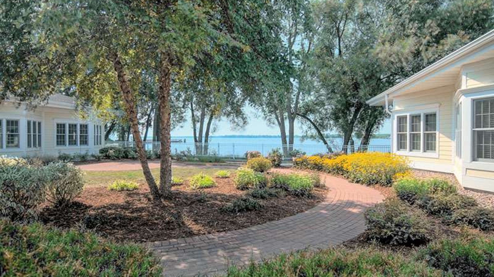 System.Collections.Generic.List`1[AFS.Common.Models.Photo] - Image 1