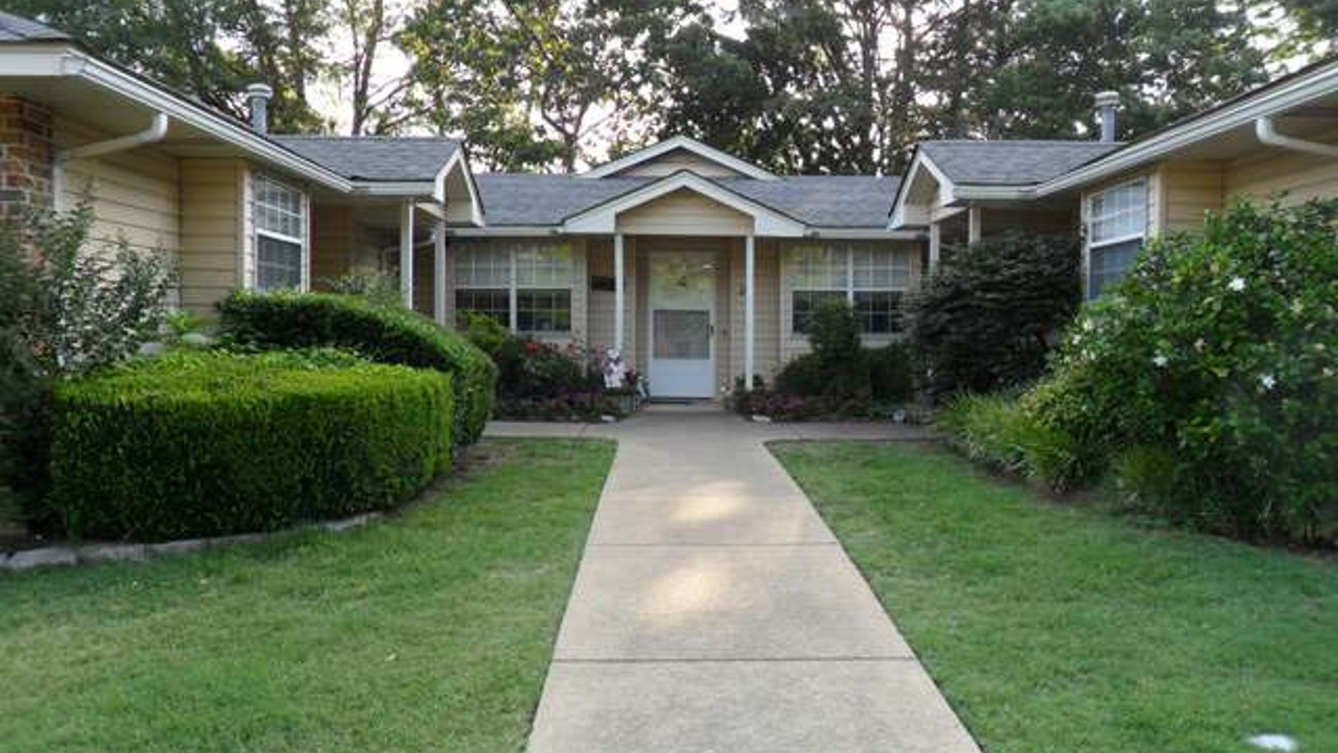 System.Collections.Generic.List`1[AFS.Common.Models.Photo] - Image 1