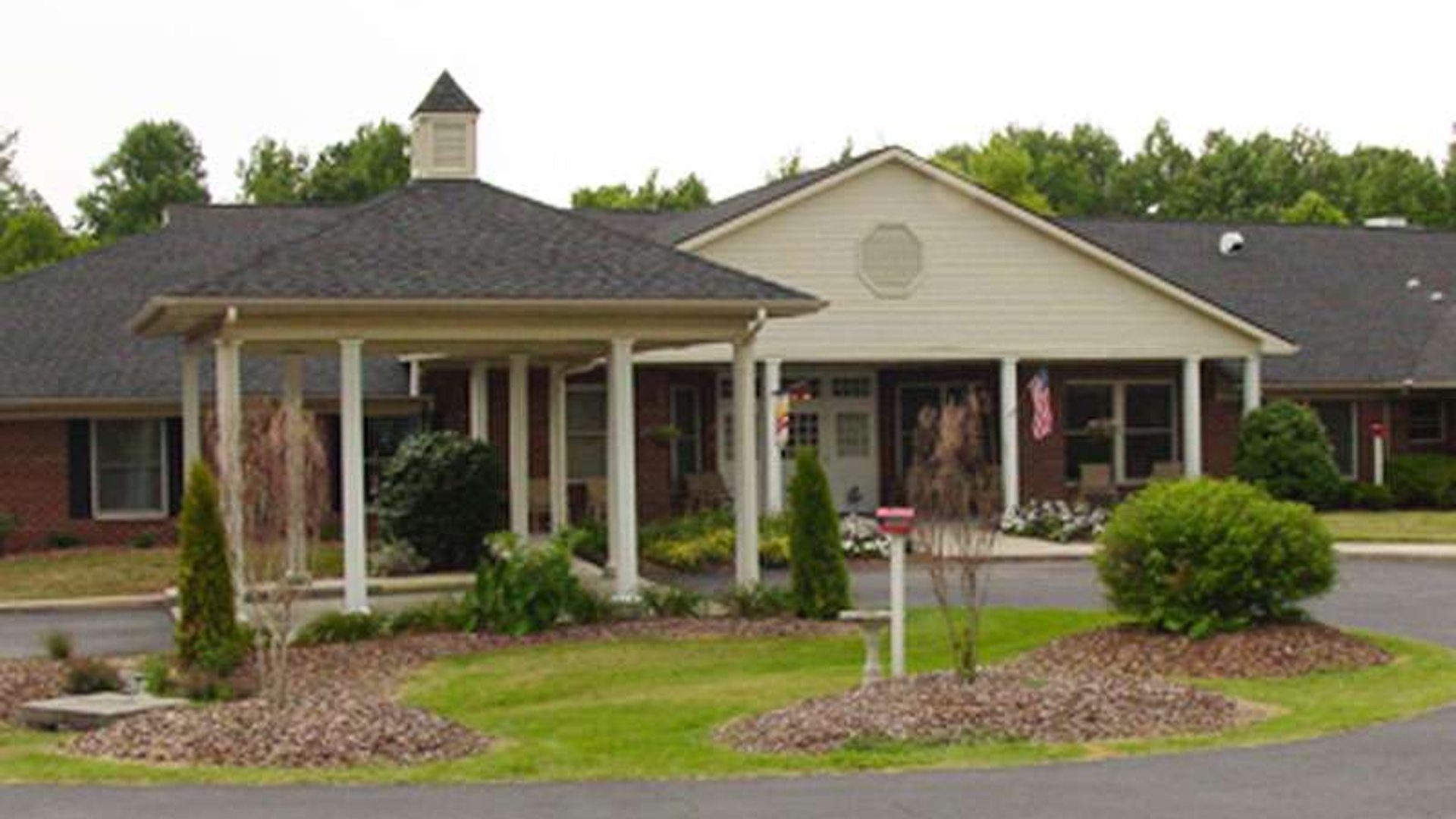 System.Collections.Generic.List`1[AFS.Common.Models.Photo] - Image 2