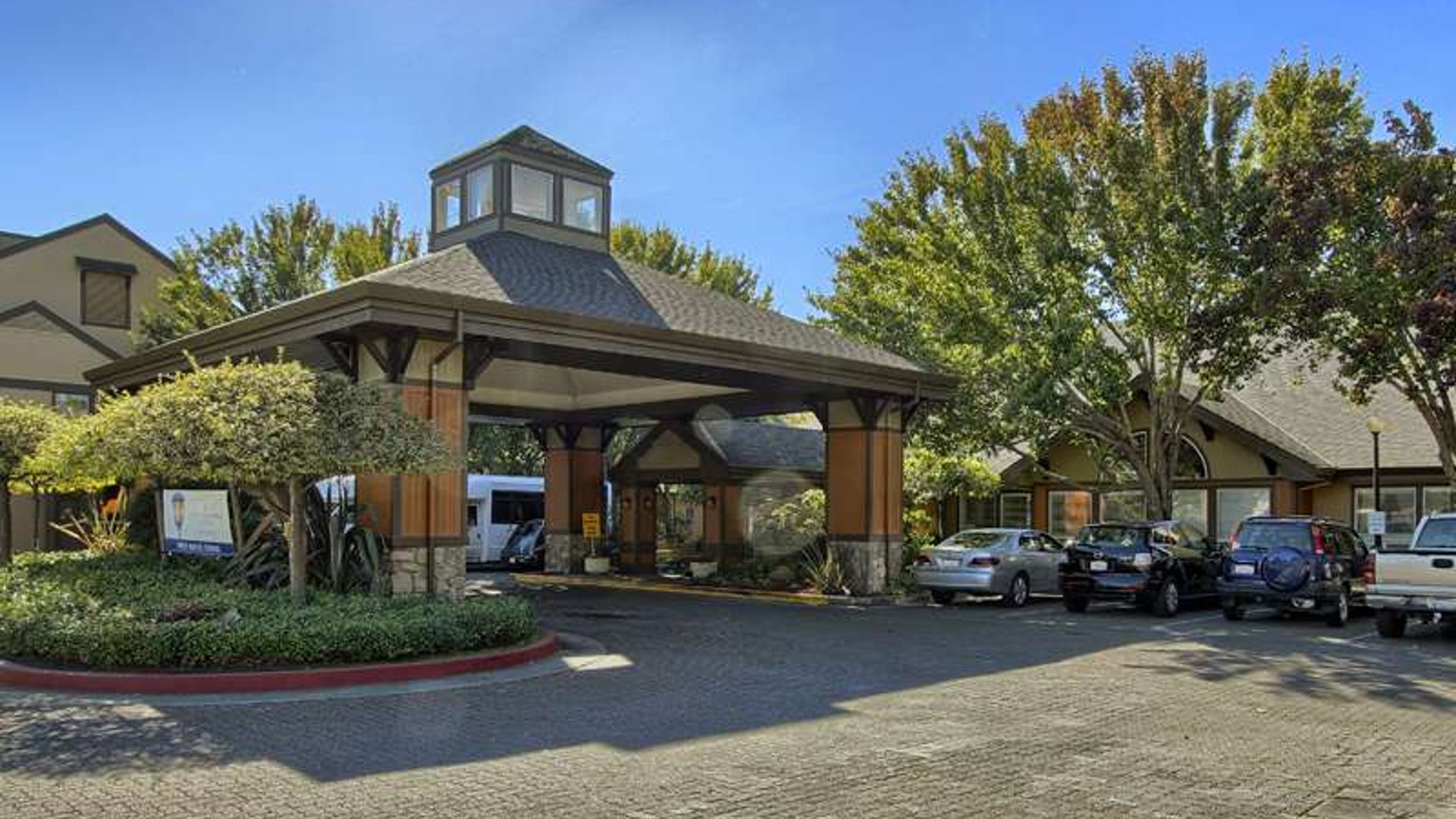 System.Collections.Generic.List`1[AFS.Common.Models.Photo] - Image 2