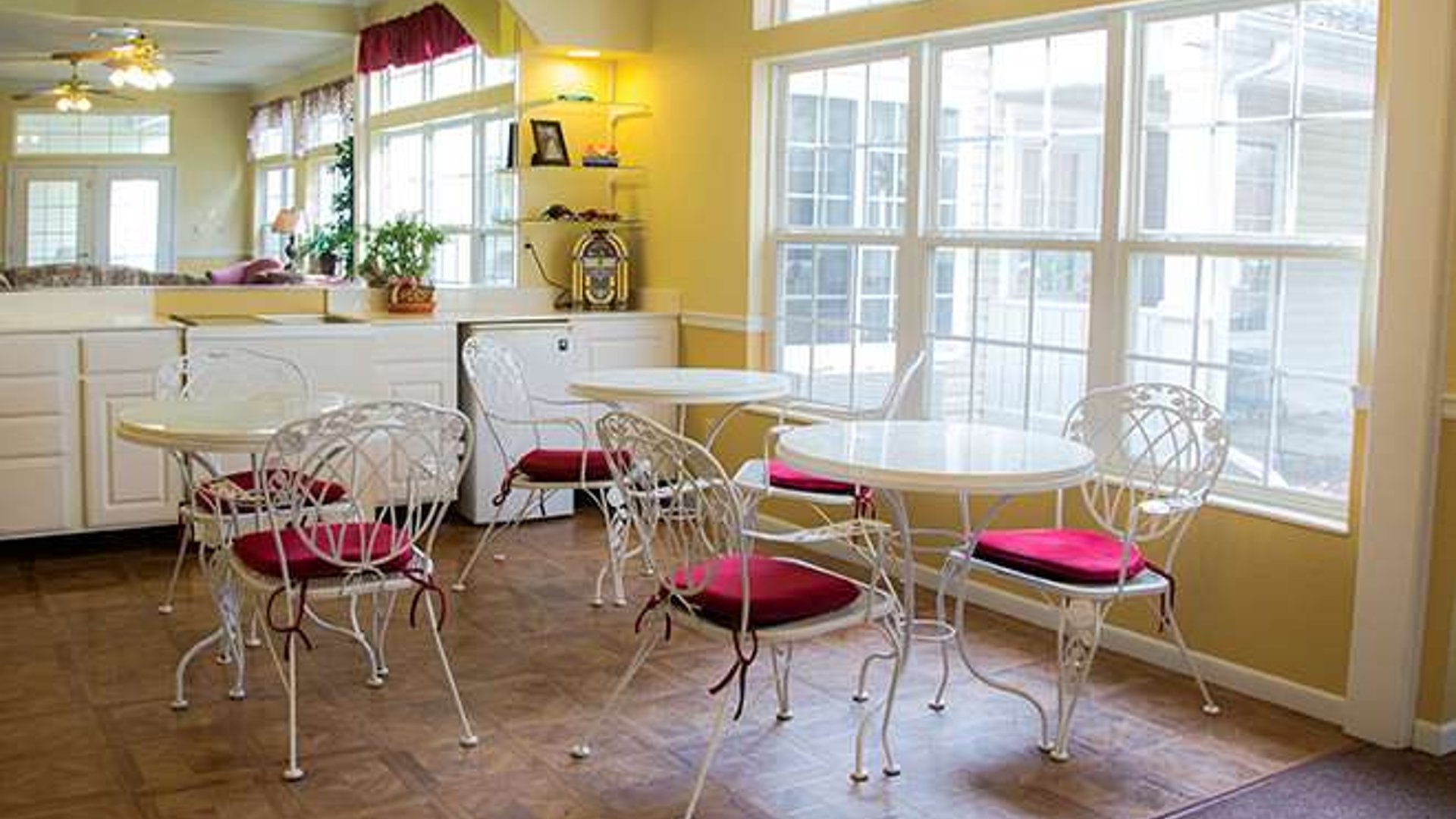 System.Collections.Generic.List`1[AFS.Common.Models.Photo] - Image 5