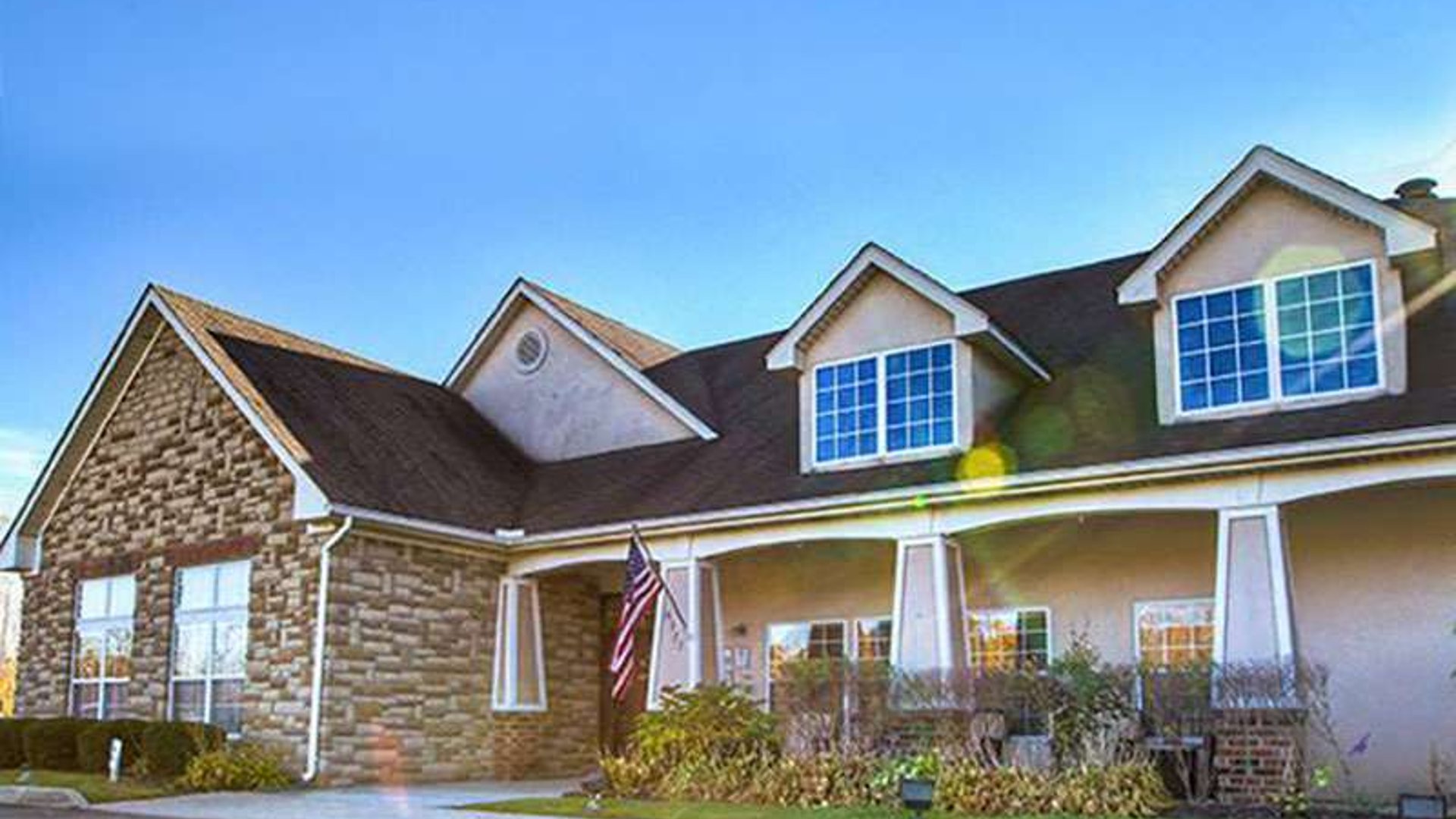 System.Collections.Generic.List`1[AFS.Common.Models.Photo] - Image 1