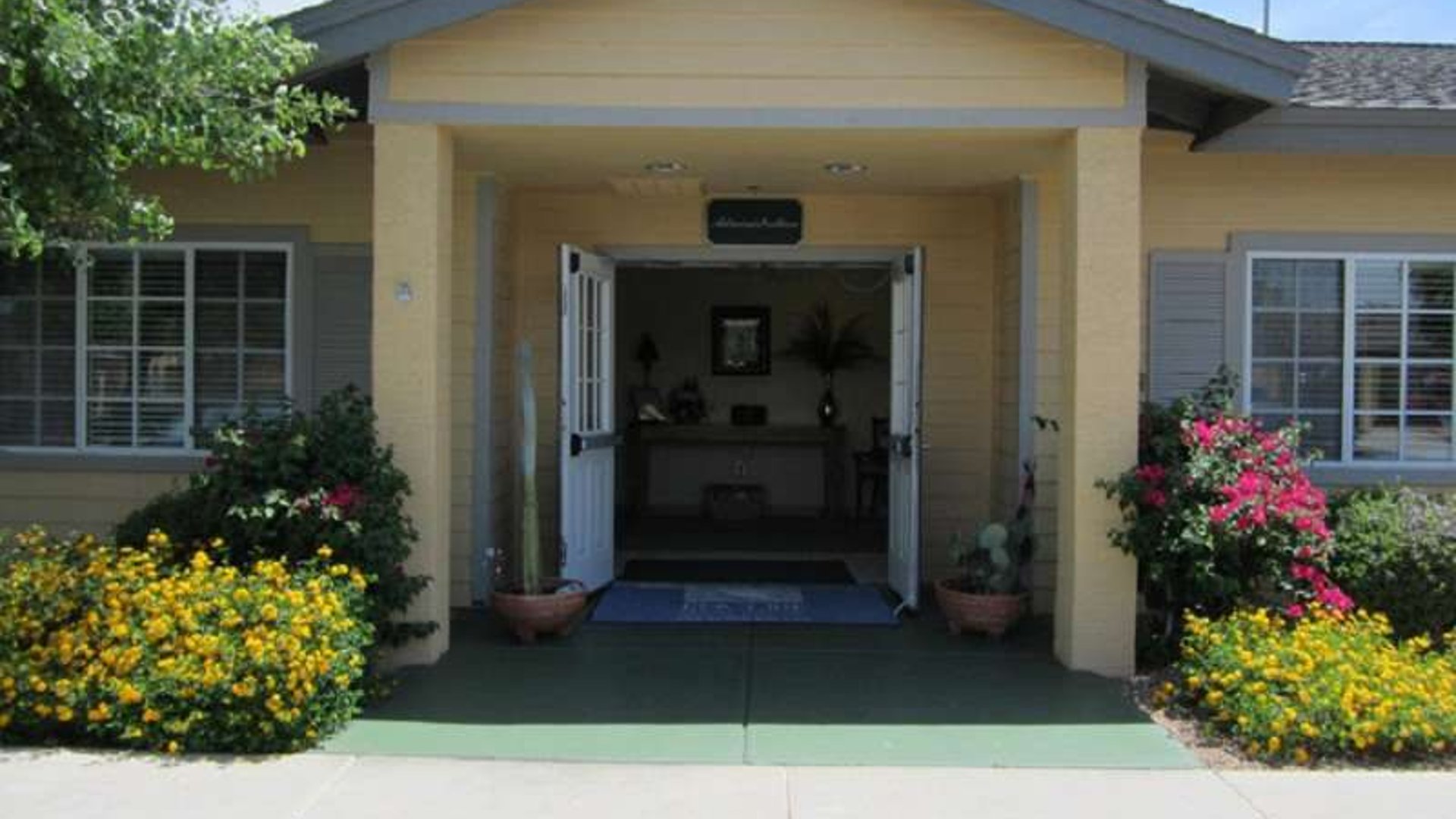 System.Collections.Generic.List`1[AFS.Common.Models.Photo] - Image 1