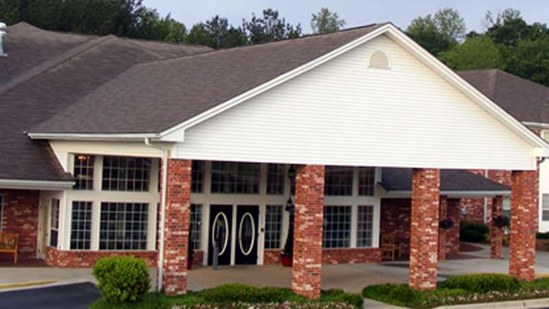 System.Collections.Generic.List`1[AFS.Common.Models.Photo] - Image 1