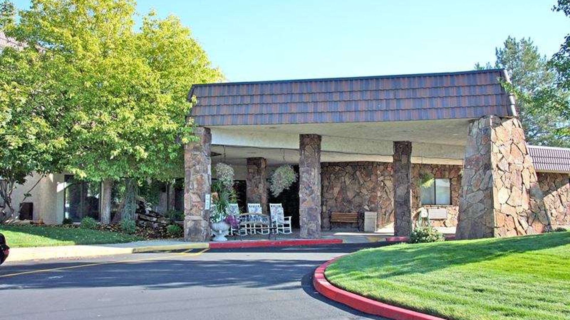 System.Collections.Generic.List`1[AFS.Common.Models.Photo] - Image 1