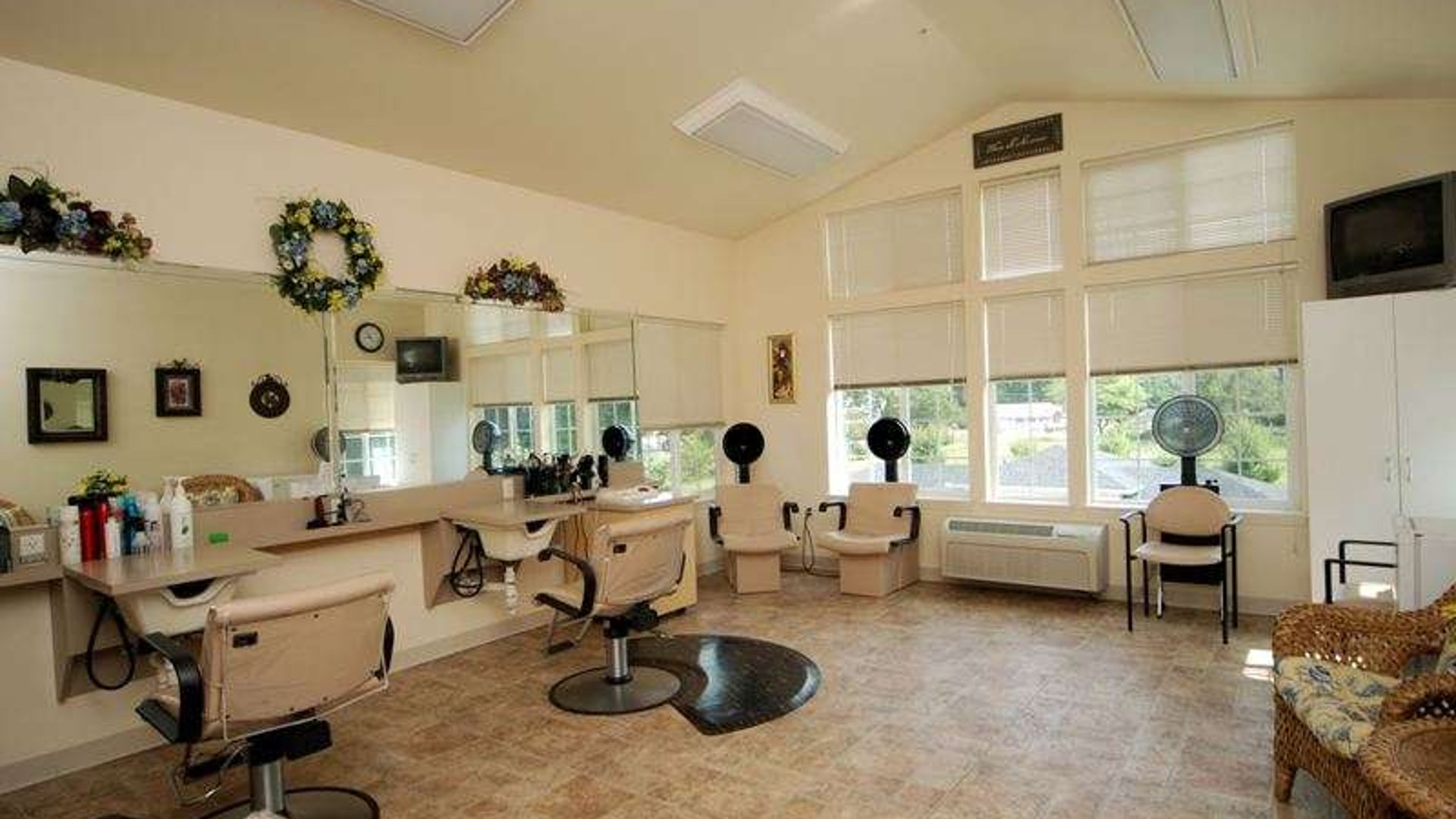 System.Collections.Generic.List`1[AFS.Common.Models.Photo] - Image 6