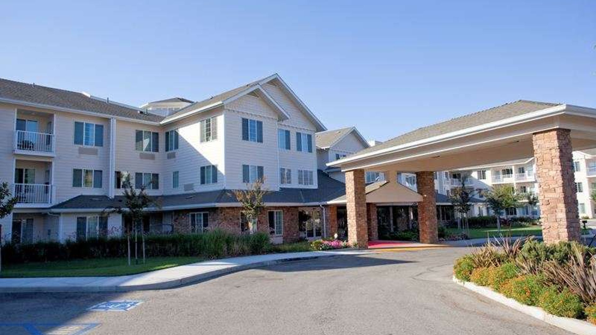 System.Collections.Generic.List`1[AFS.Common.Models.Photo] - Image 1