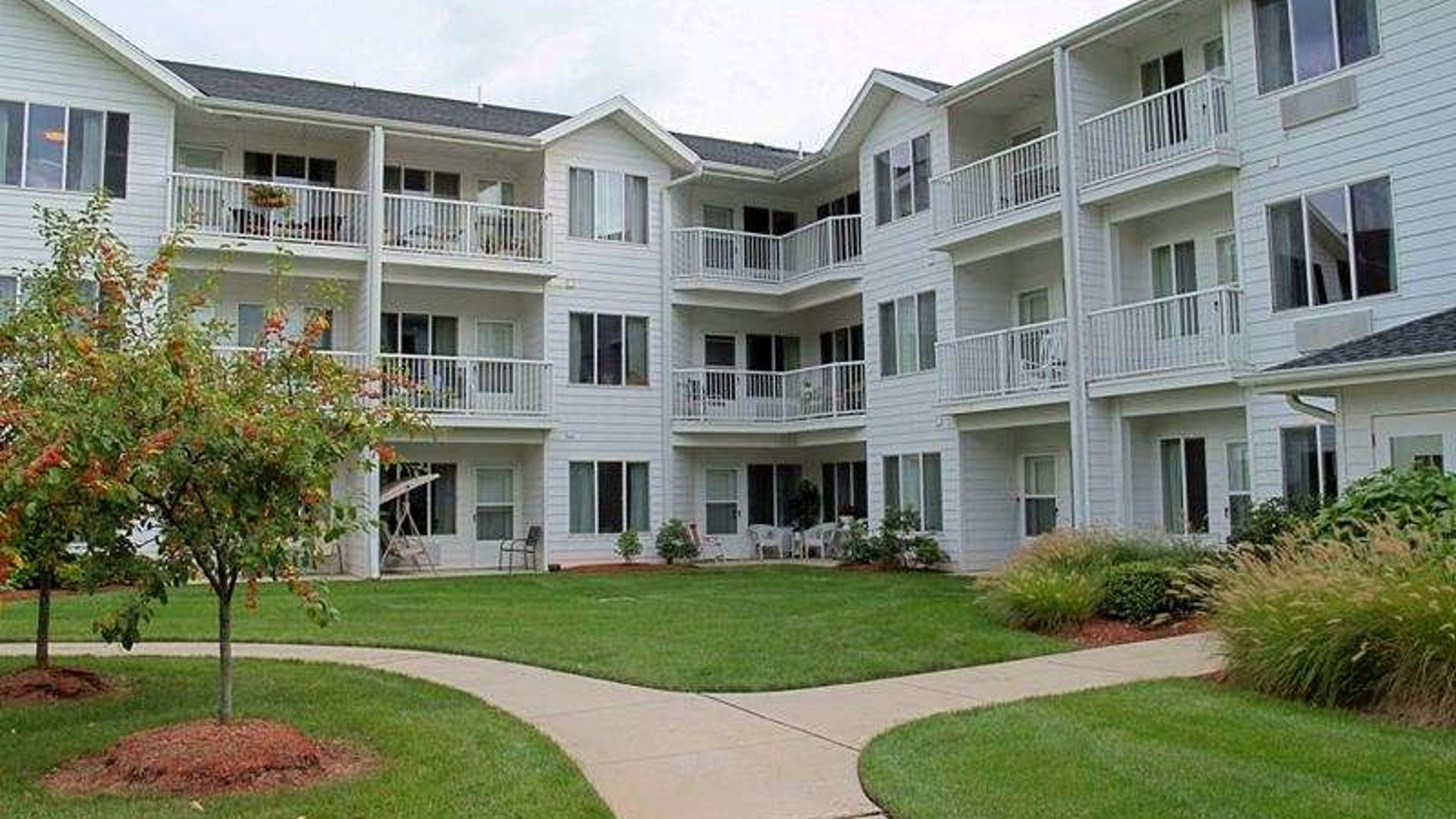 System.Collections.Generic.List`1[AFS.Common.Models.Photo] - Image 1