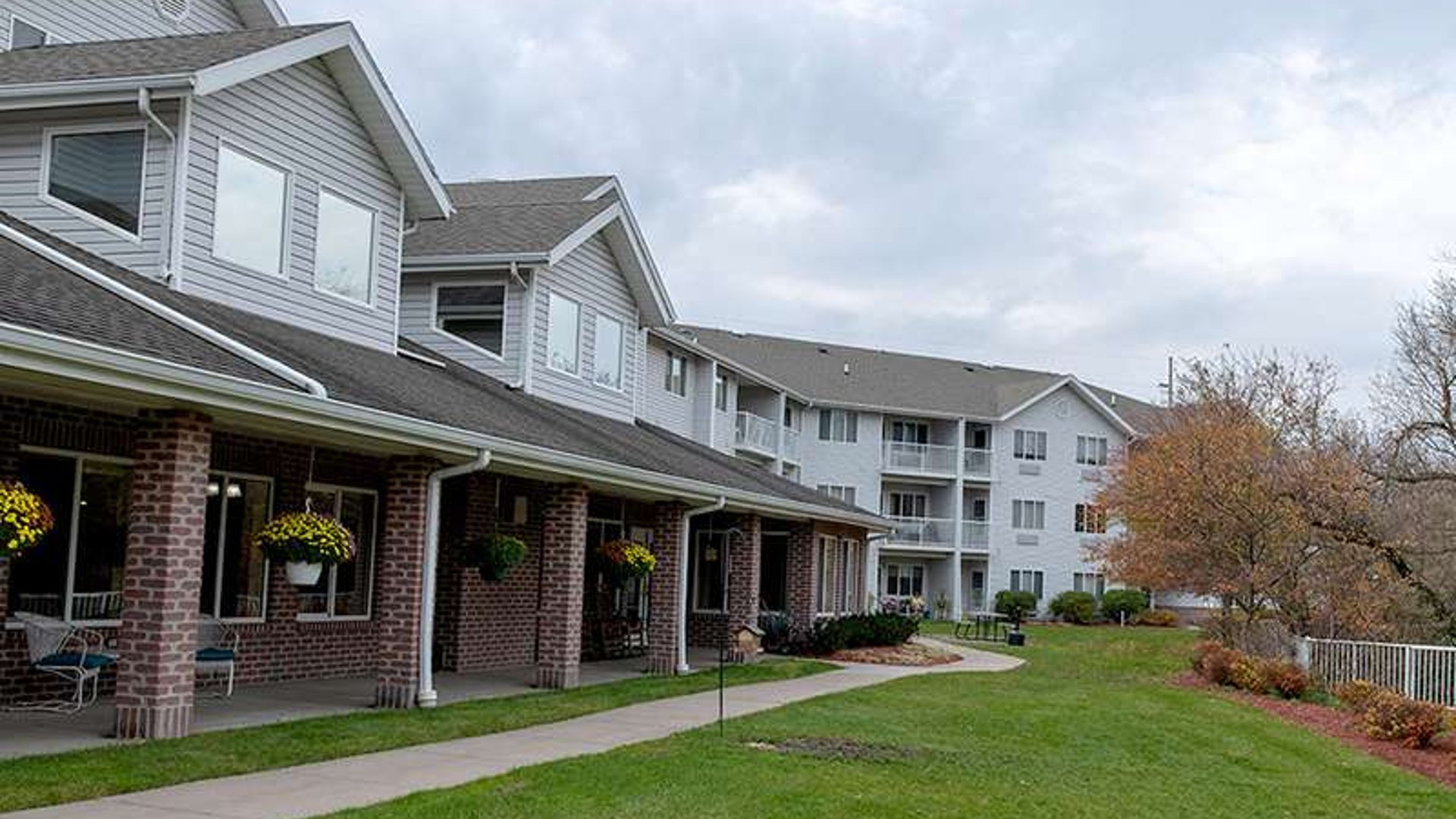 System.Collections.Generic.List`1[AFS.Common.Models.Photo] - Image 2