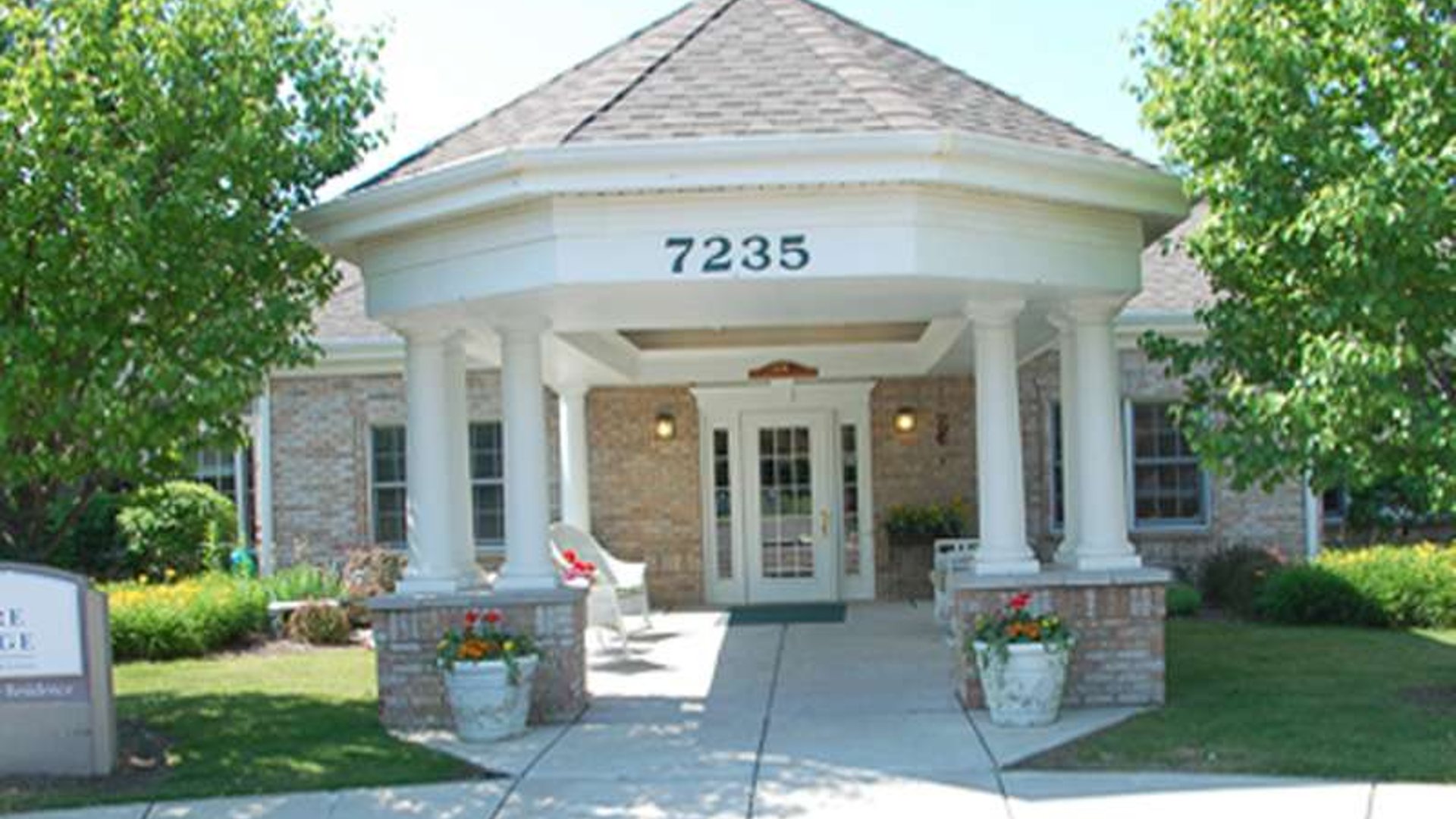 System.Collections.Generic.List`1[AFS.Common.Models.Photo] - Image 1