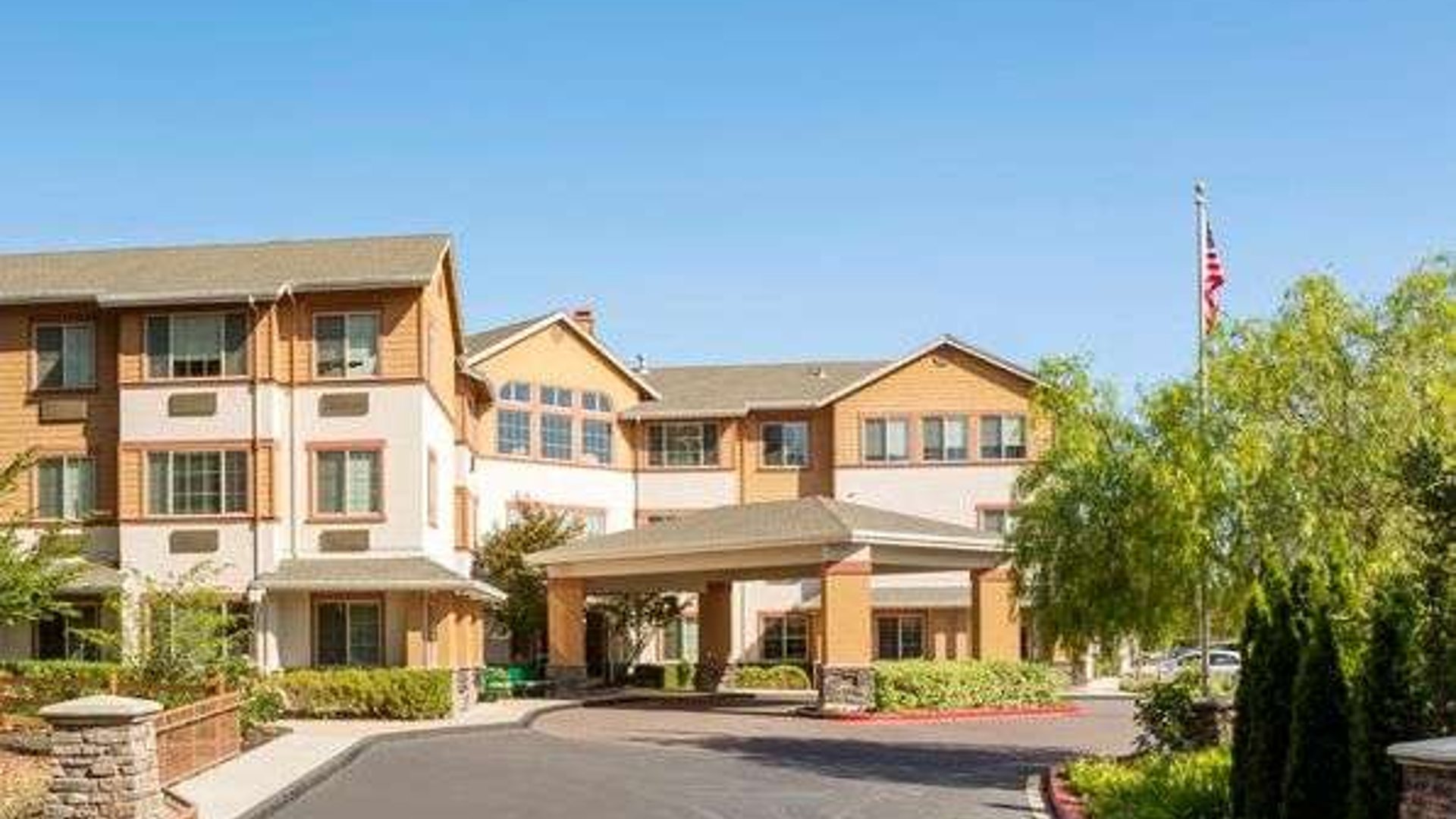 System.Collections.Generic.List`1[AFS.Common.Models.Photo] - Image 1