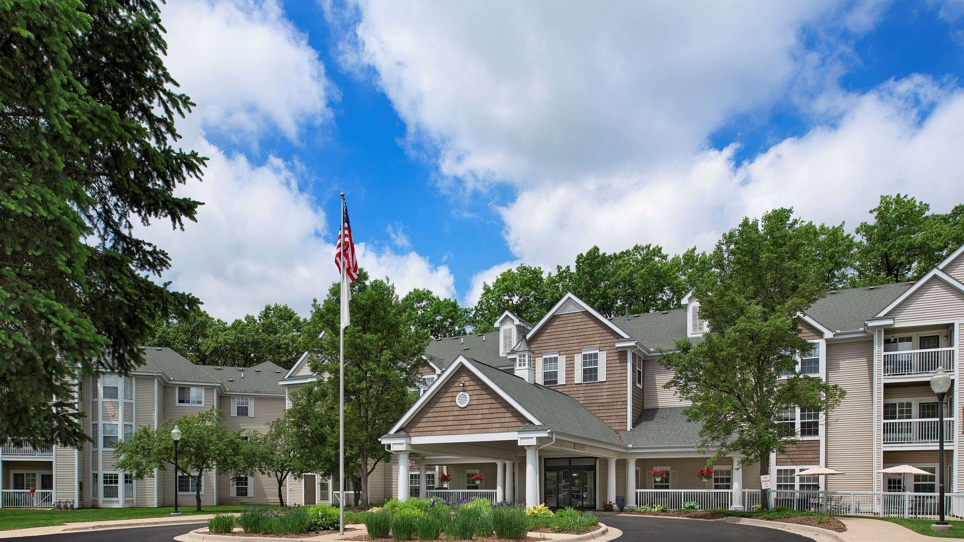 System.Collections.Generic.List`1[AFS.Common.Models.Photo] - Image 1