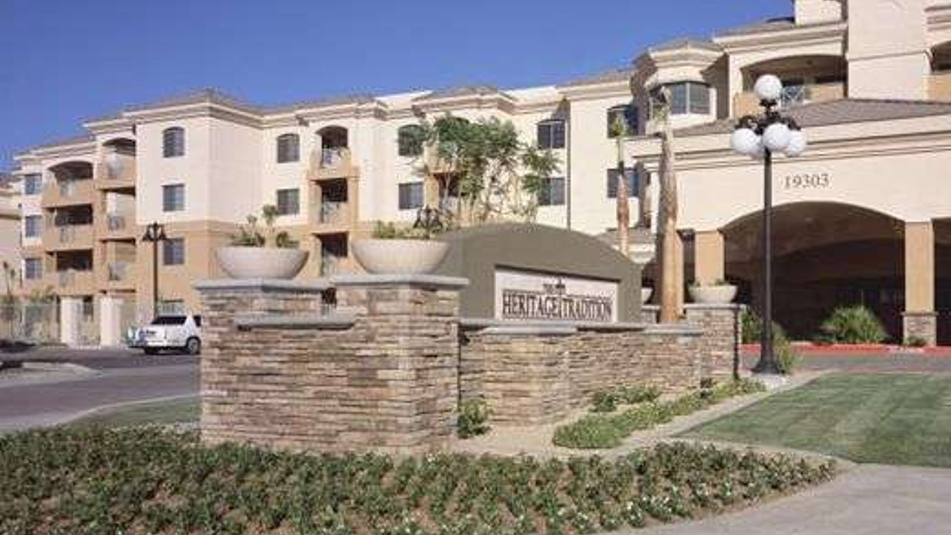 System.Collections.Generic.List`1[AFS.Common.Models.Photo] - Image 1