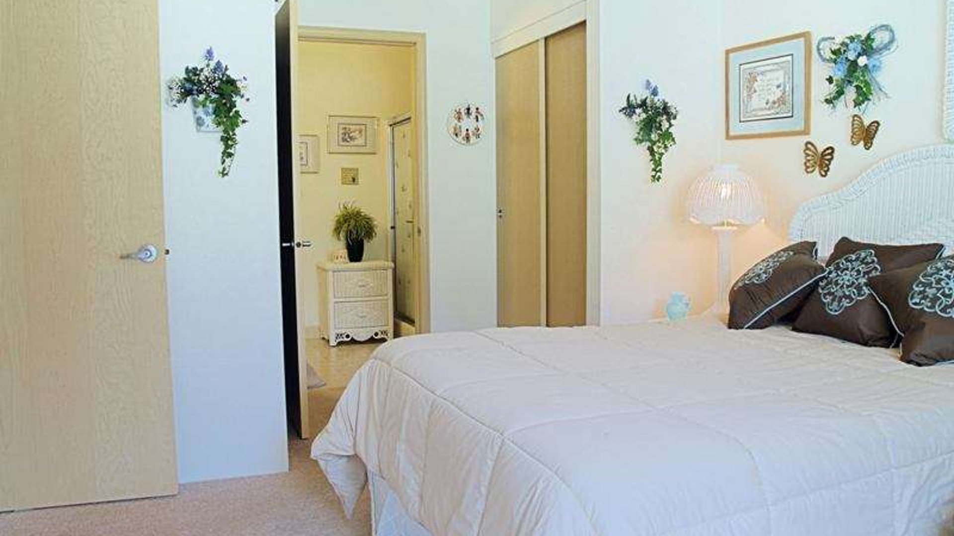 System.Collections.Generic.List`1[AFS.Common.Models.Photo] - Image 5