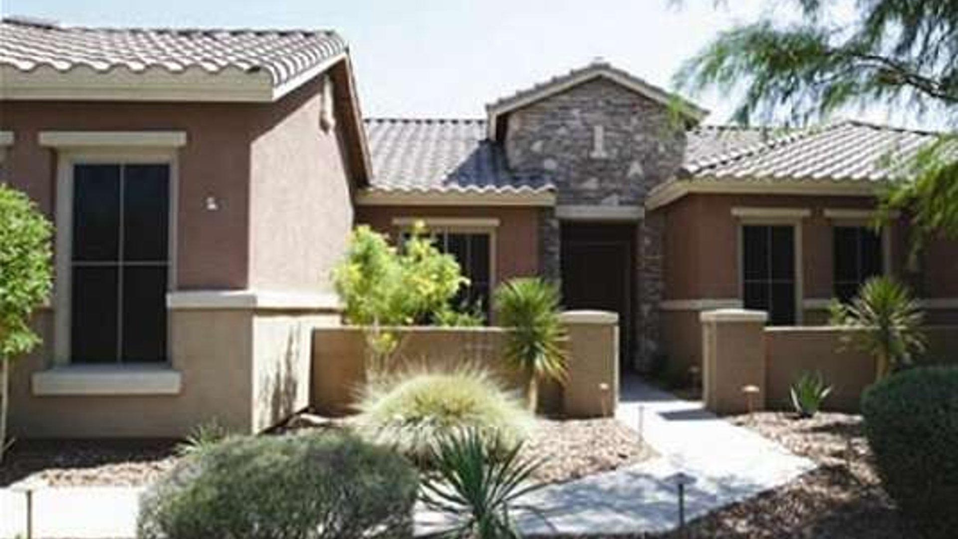 System.Collections.Generic.List`1[AFS.Common.Models.Photo] - Image 1