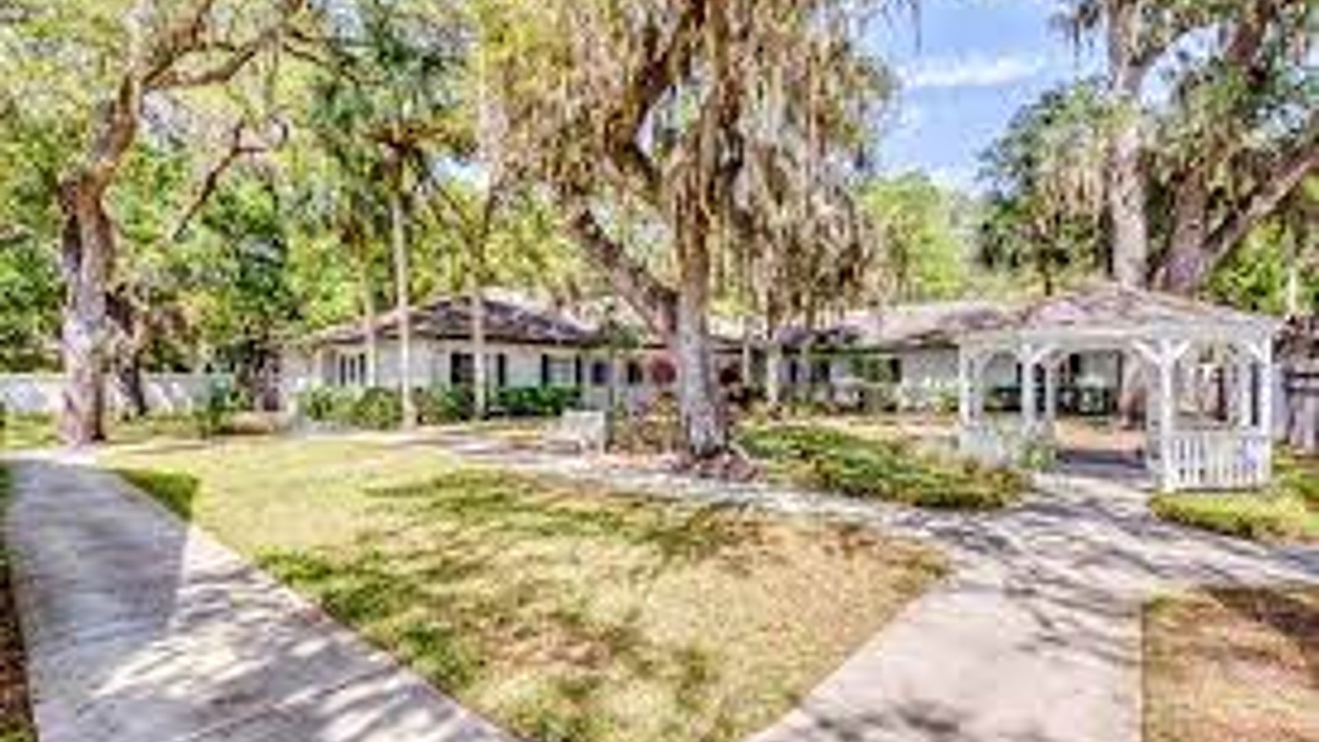 System.Collections.Generic.List`1[AFS.Common.Models.Photo] - Image 1