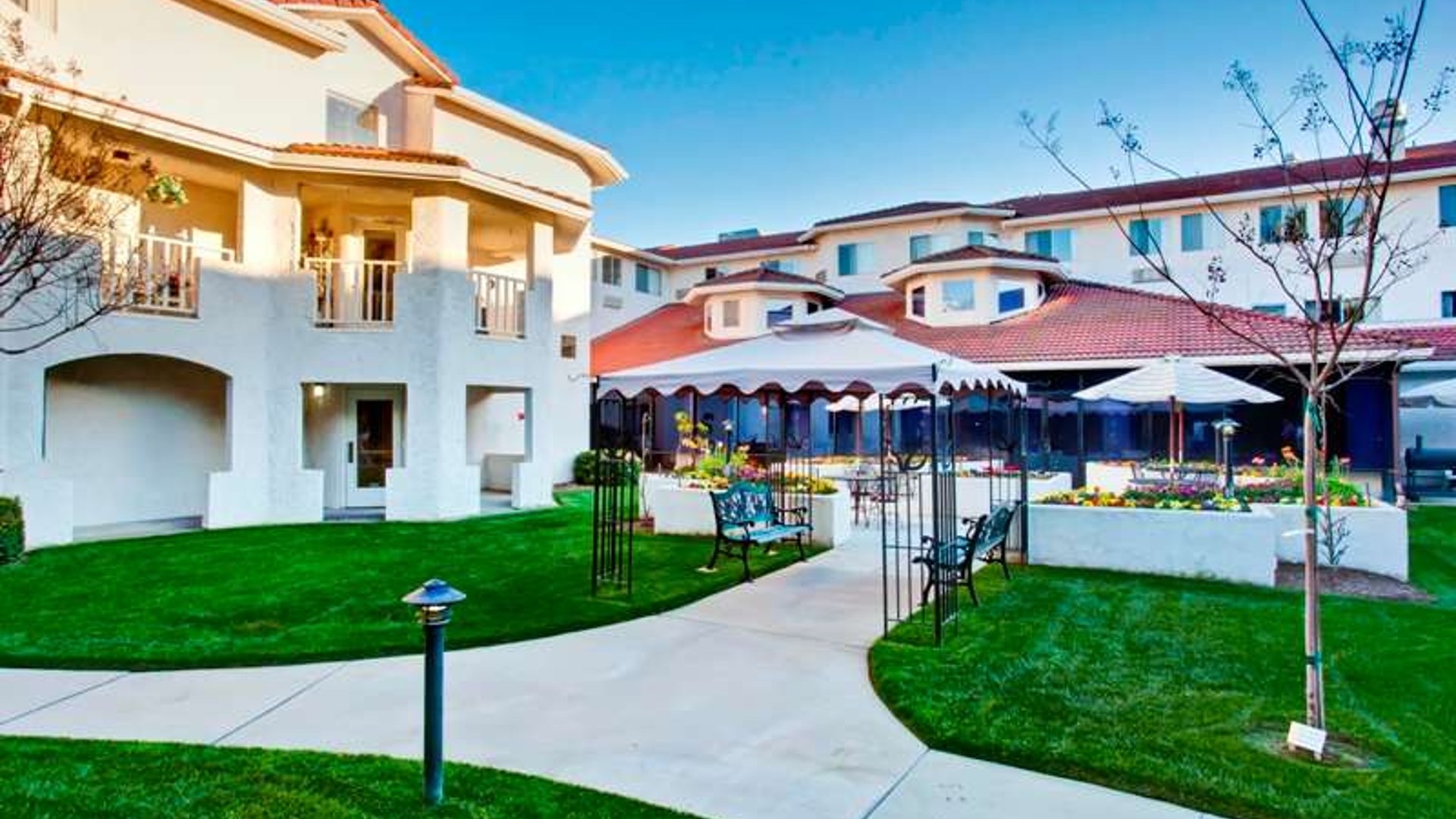 System.Collections.Generic.List`1[AFS.Common.Models.Photo] - Image 1