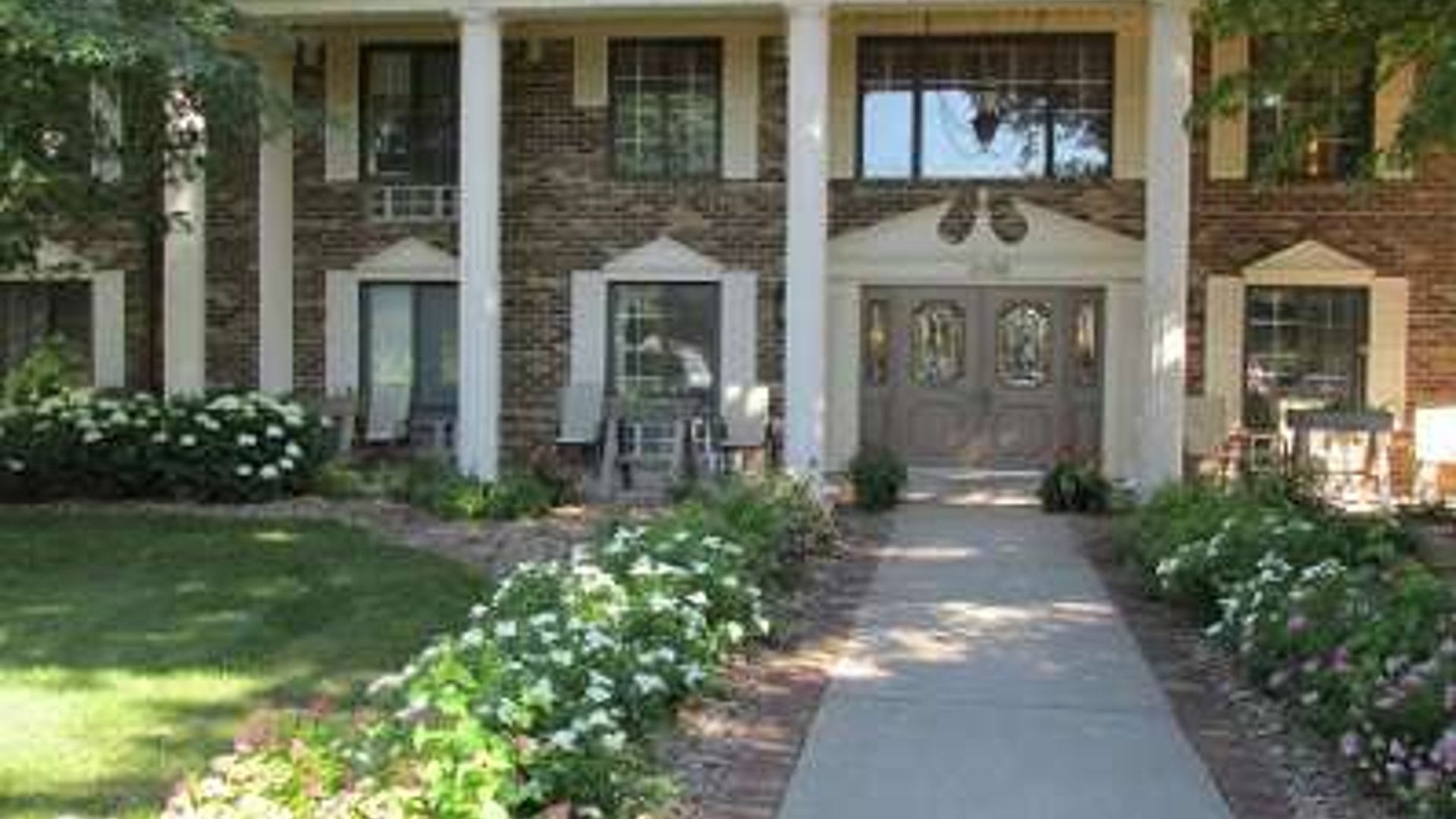 System.Collections.Generic.List`1[AFS.Common.Models.Photo] - Image 1