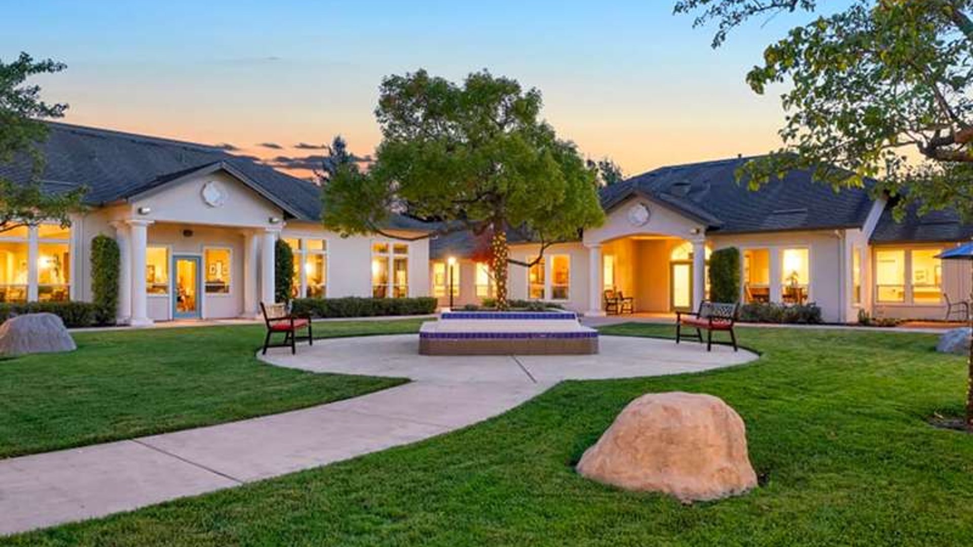 System.Collections.Generic.List`1[AFS.Common.Models.Photo] - Image 1