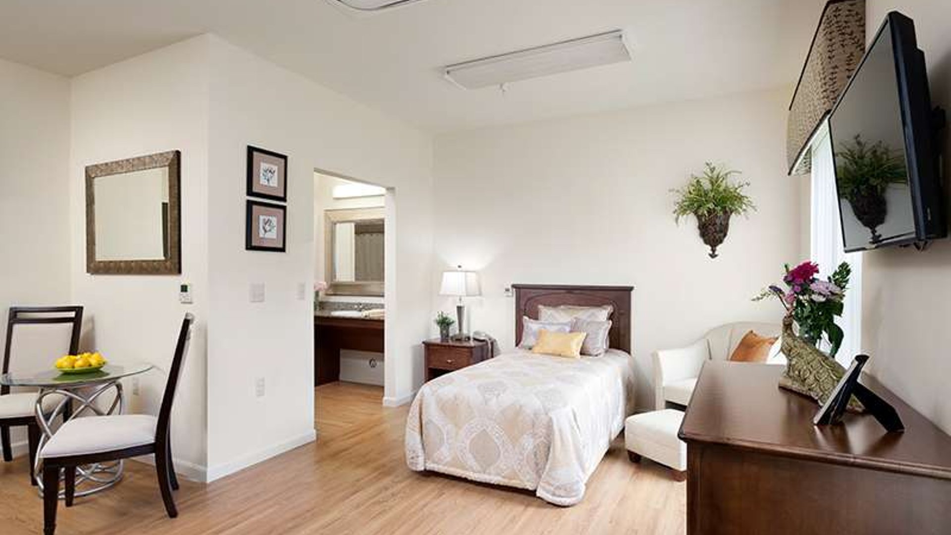 System.Collections.Generic.List`1[AFS.Common.Models.Photo] - Image 5