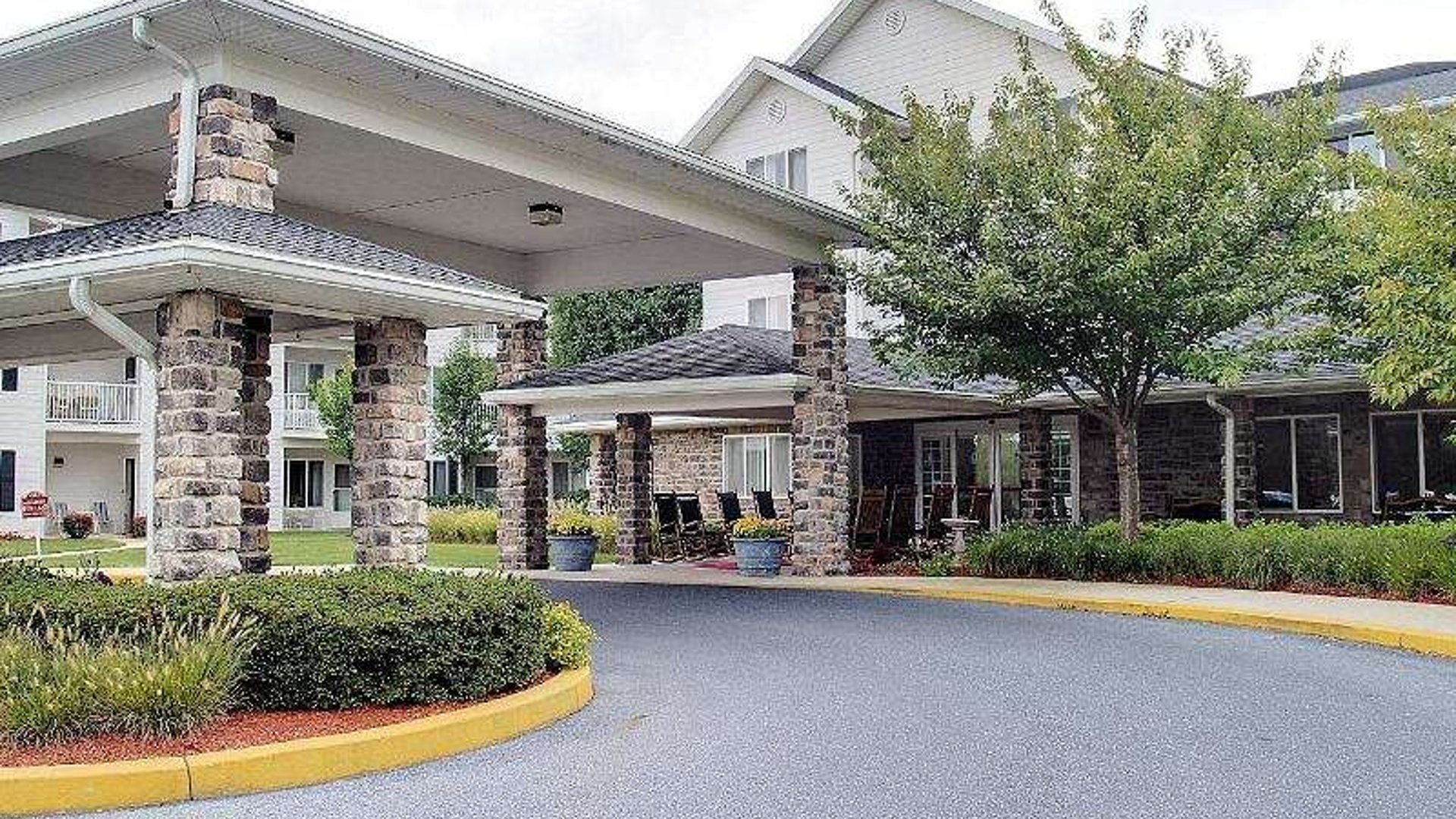 System.Collections.Generic.List`1[AFS.Common.Models.Photo] - Image 1