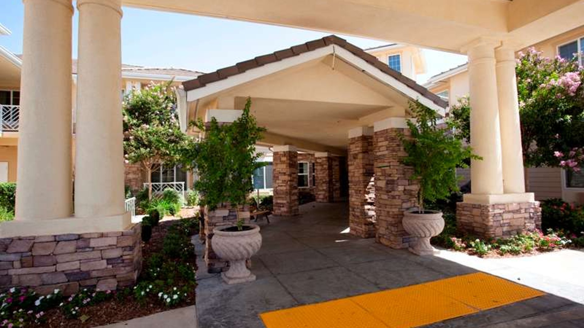 System.Collections.Generic.List`1[AFS.Common.Models.Photo] - Image 1