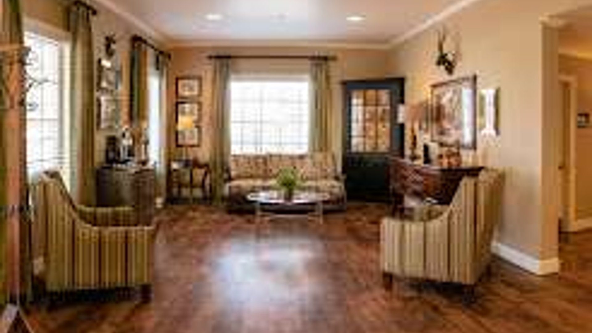 System.Collections.Generic.List`1[AFS.Common.Models.Photo] - Image 1