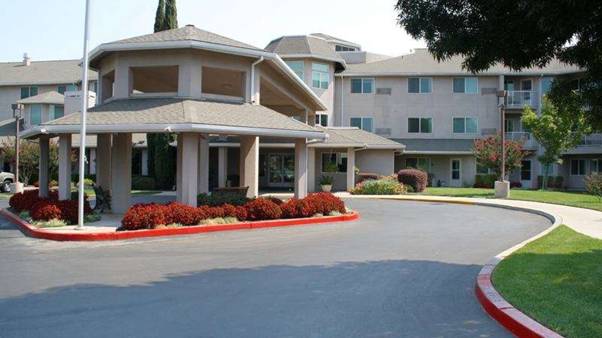 System.Collections.Generic.List`1[AFS.Common.Models.Photo] - Image 1