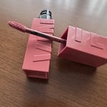 Maybelline New York Super Stay Vinyl Ink Uzun Süre Kalıcı Likit Parlak Ruj 15 Peachy