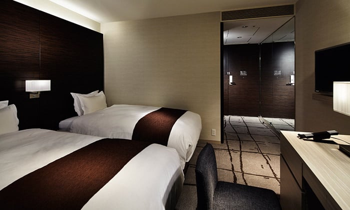 mitsui_garden_hotel_ginza_premier_accessible_bedroom-02